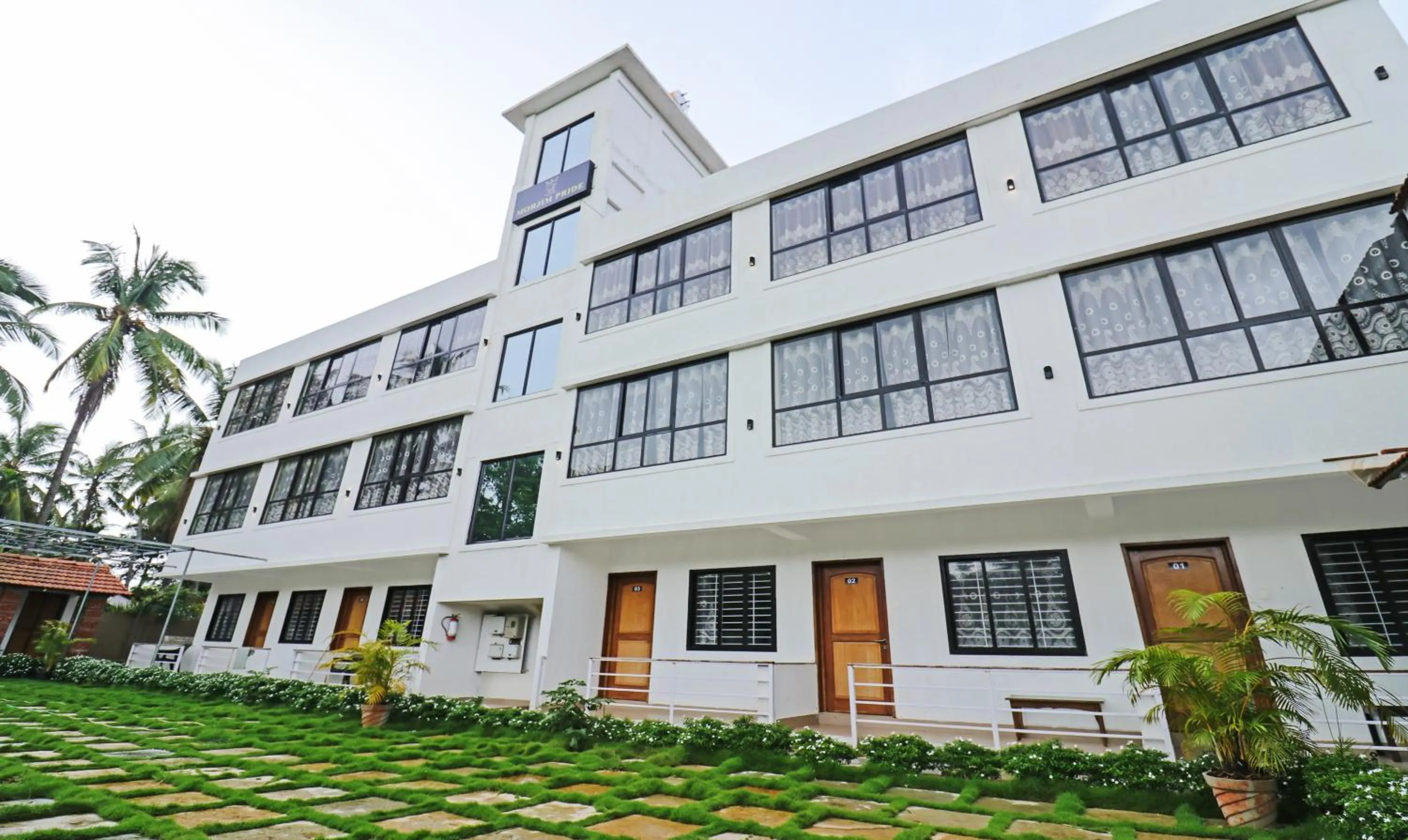 Property building in Itsy Hotels Morjim Pride