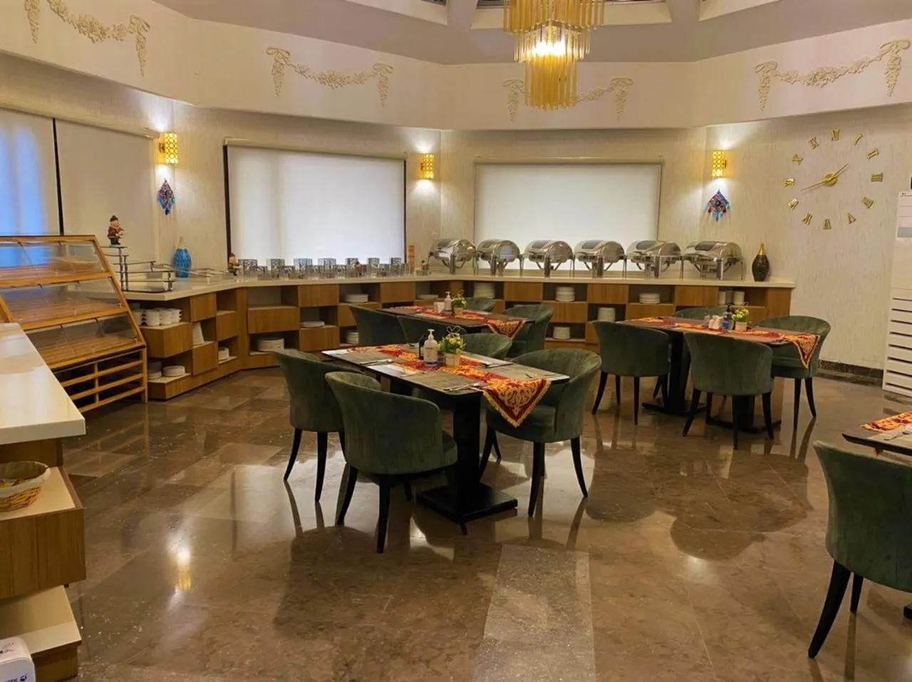 Restaurant/places to eat in Coral Palace Hotel