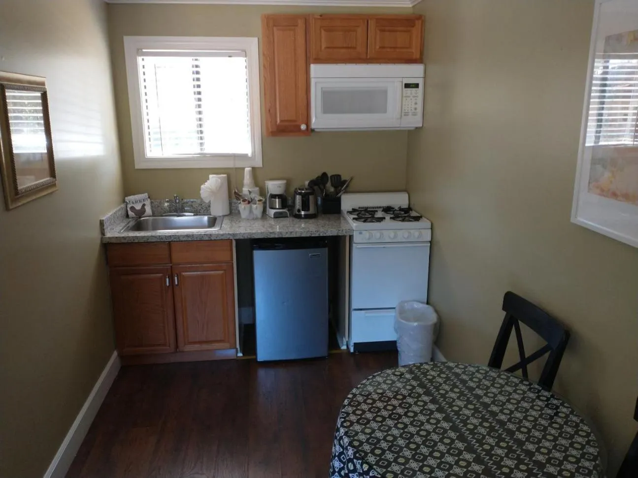 Sea Breeze Inn - Pacific Grove