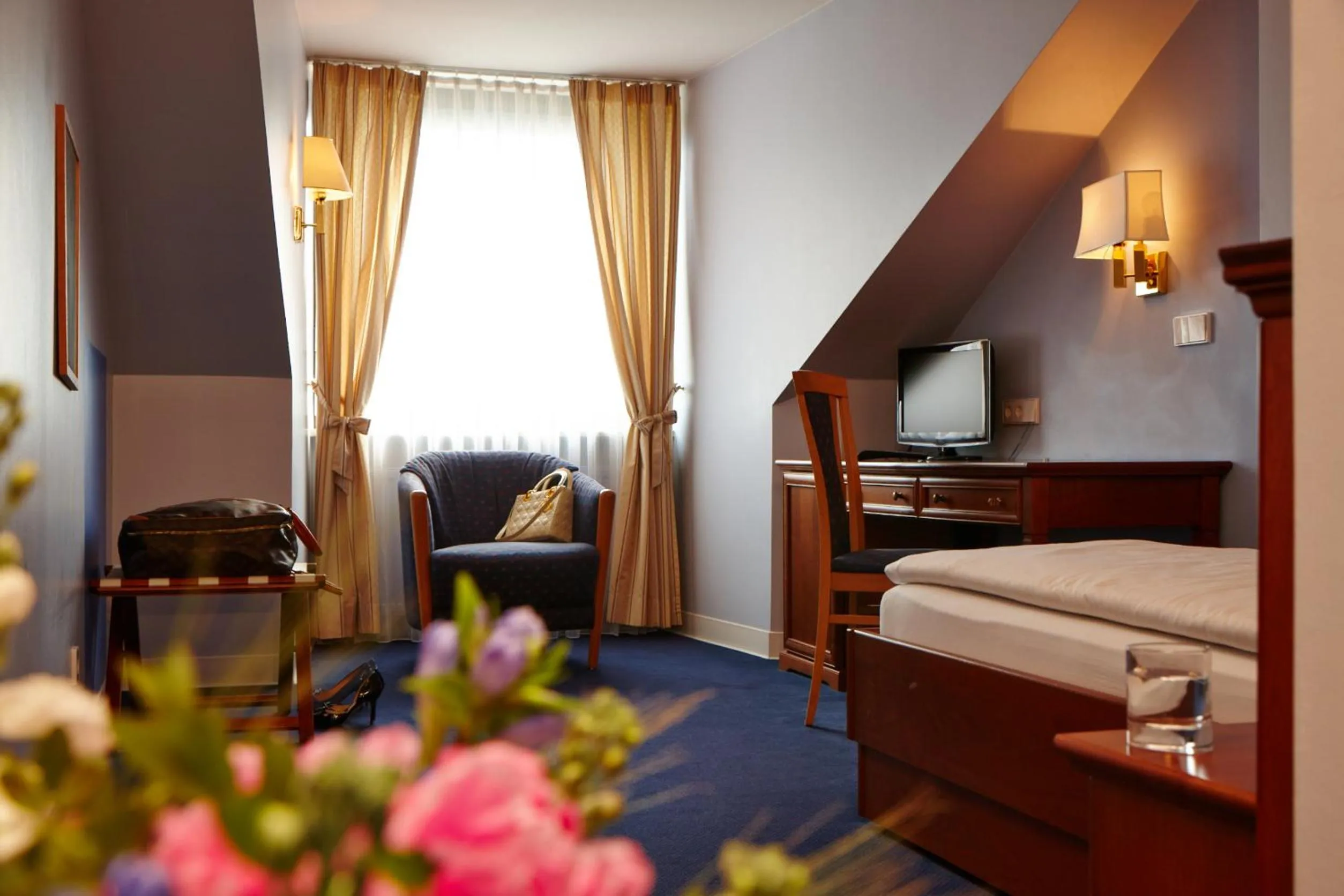 Bedroom, Bed in Hotel Concorde