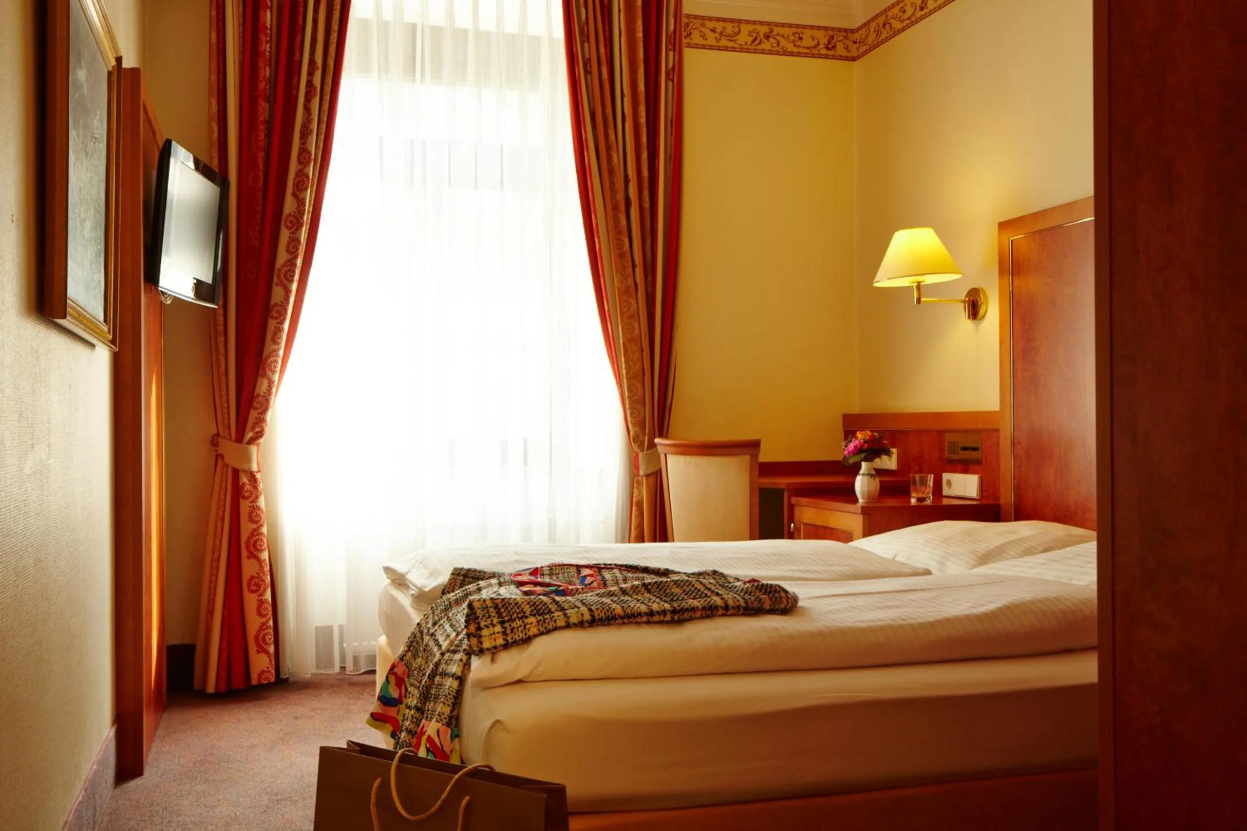 Bedroom, Bed in Hotel Concorde