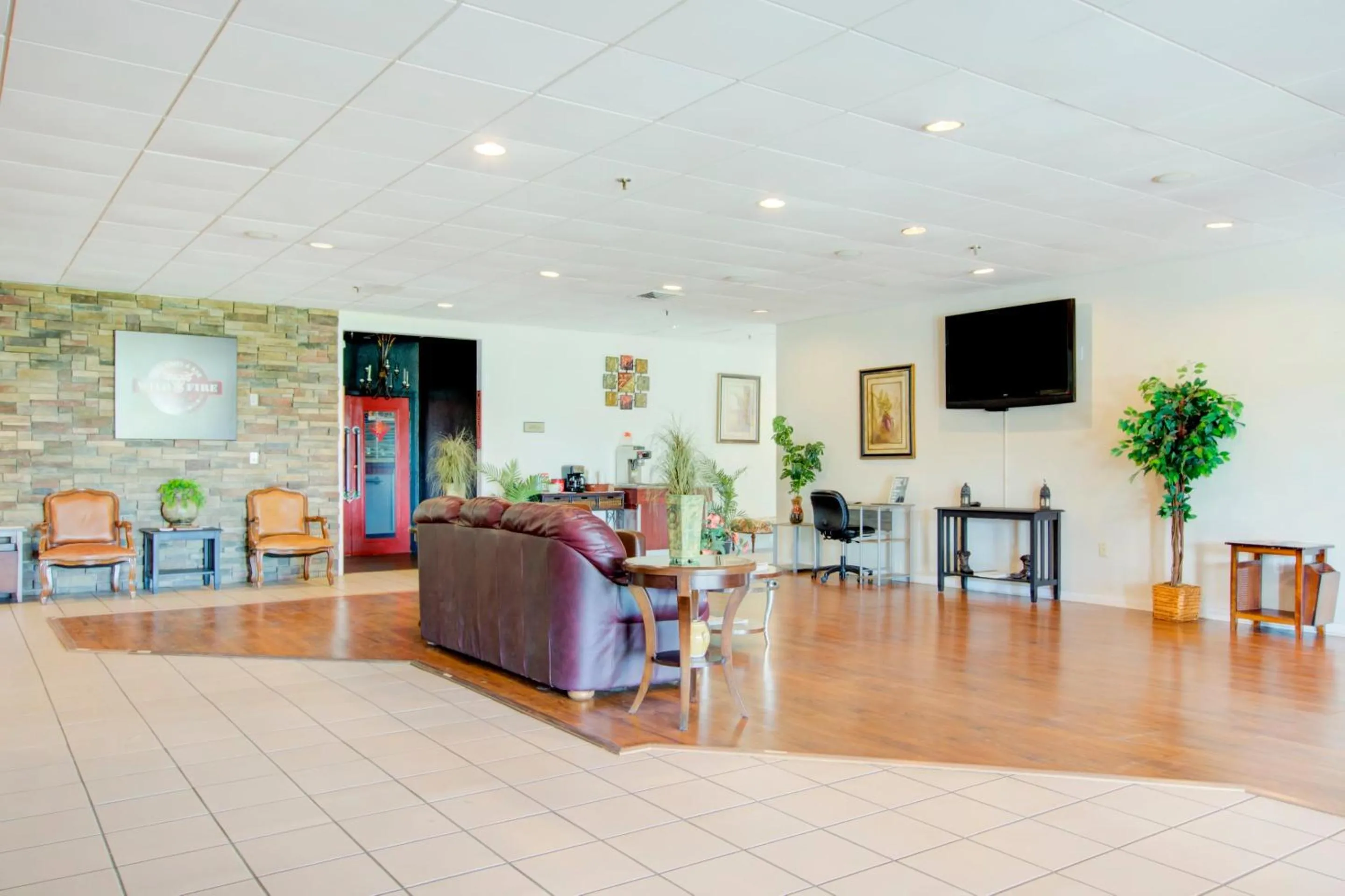 Lobby or reception in OYO Hotel Dundee By Crystal Lake