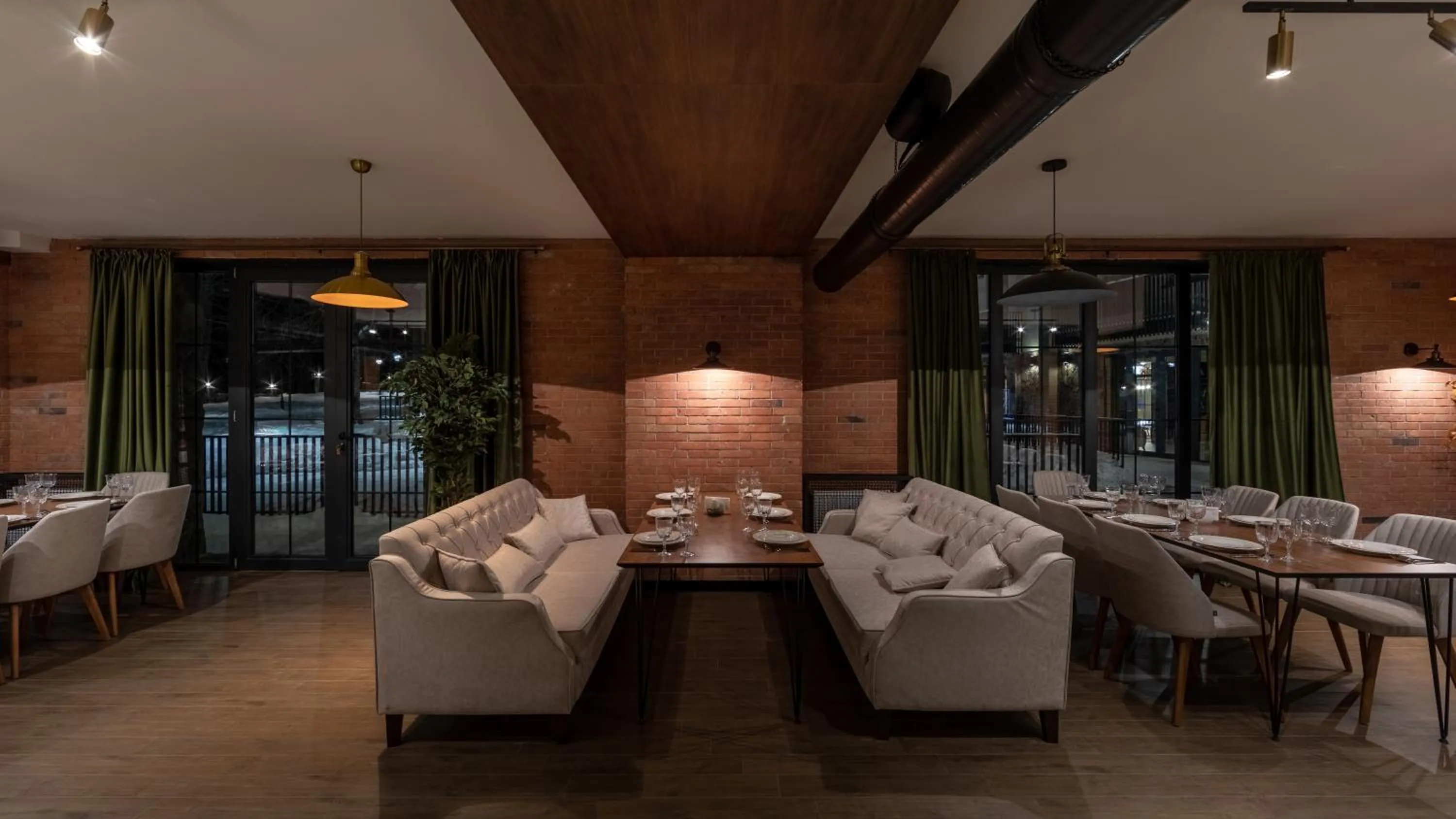 Restaurant/places to eat in KOMOREBI BAKURIANI RESORT