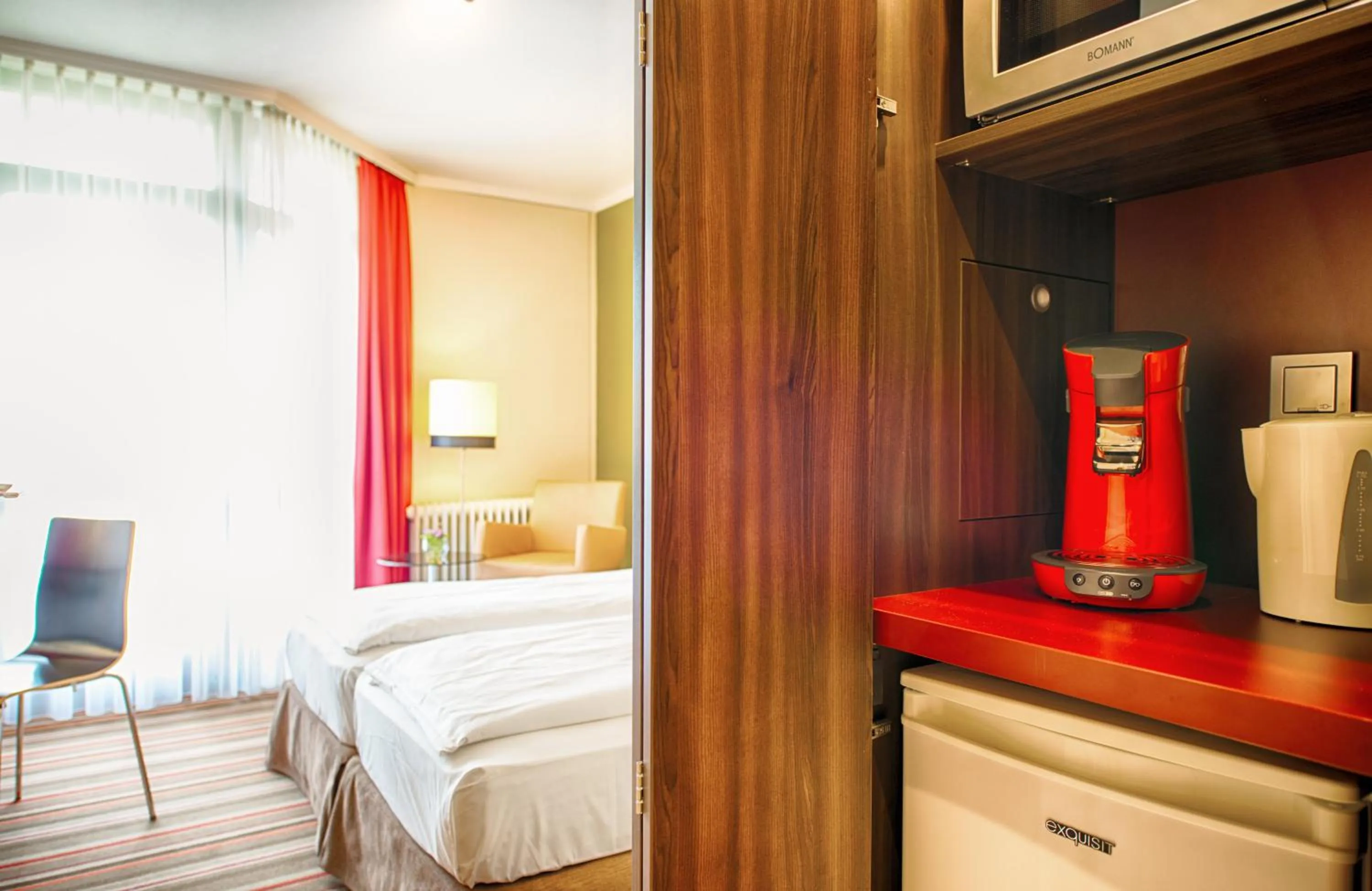 Bedroom, Bed in Leonardo Hotel & Residenz München