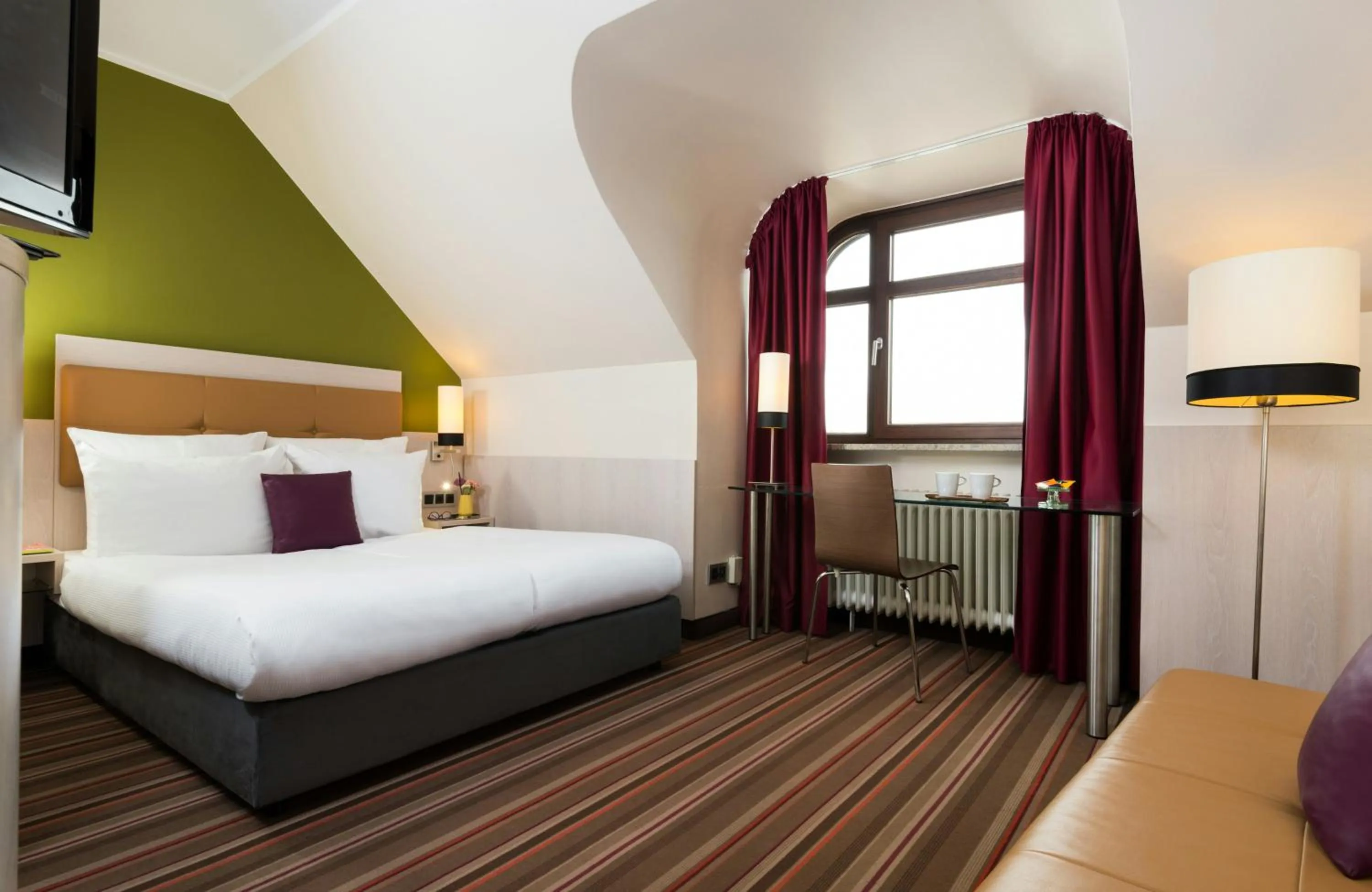 Photo of the whole room, Bed in Leonardo Hotel & Residenz München