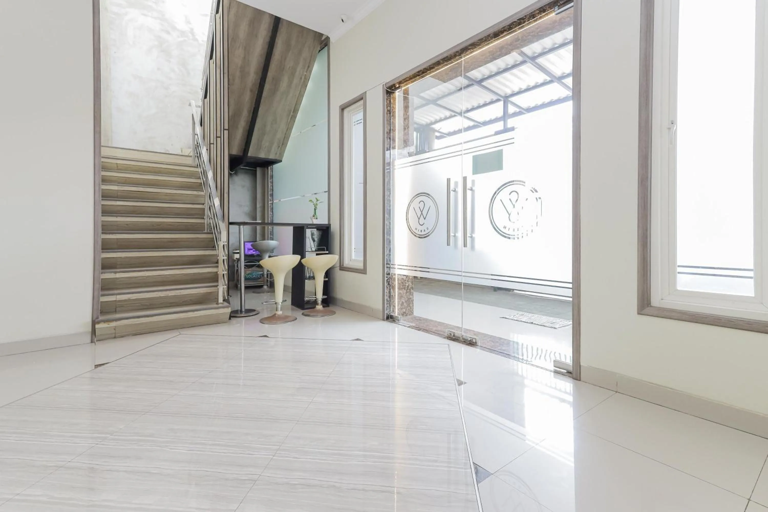 Lobby or reception in RedDoorz at Ngaggel Jaya Surabaya