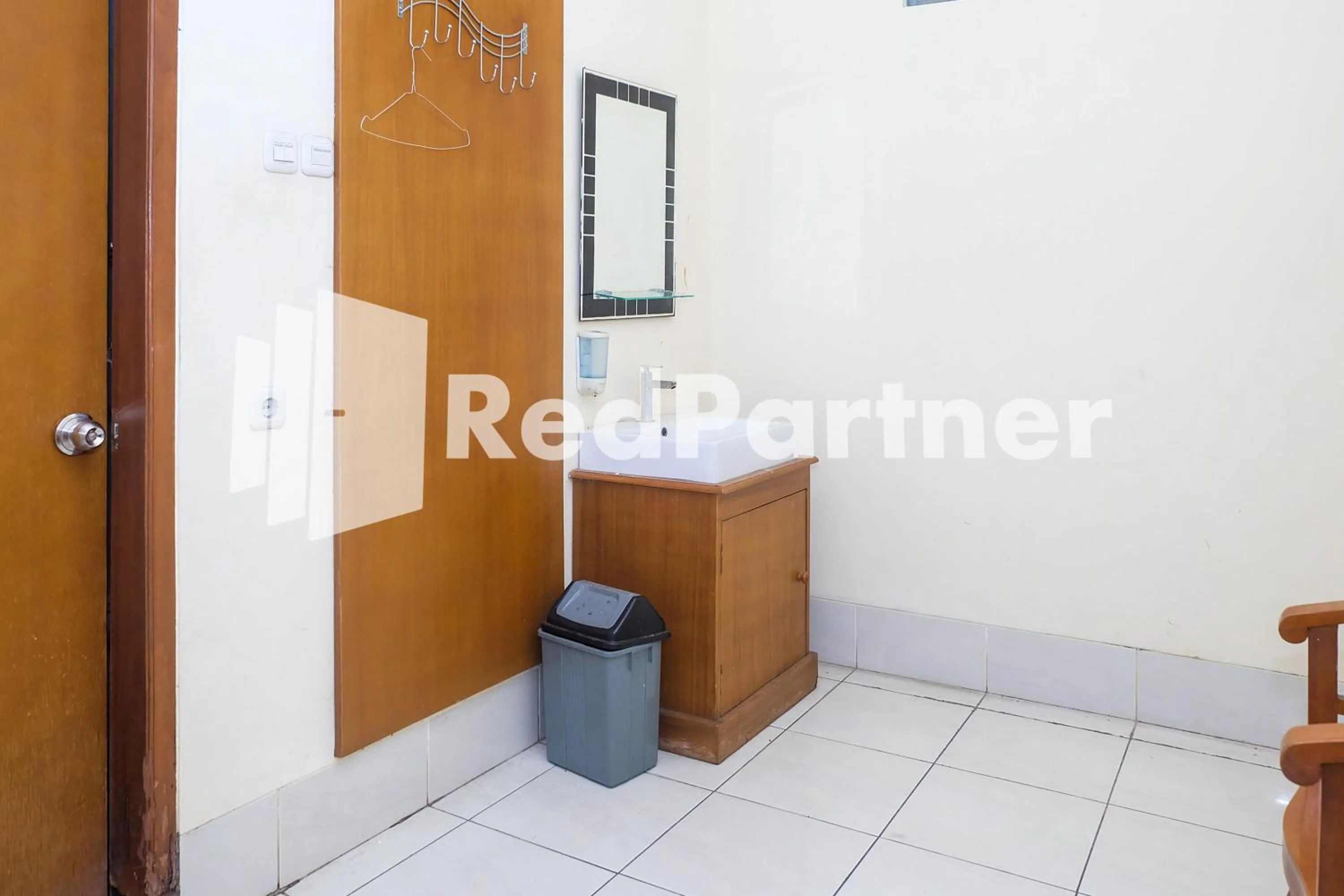 Bathroom in Hotel Sebelas at Jalan Palasari Mitra RedDoorz
