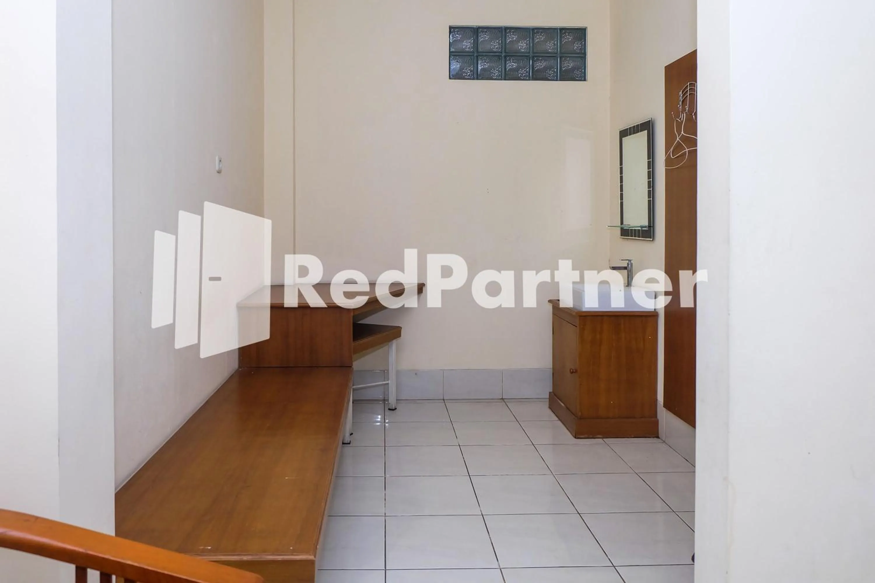 Bedroom in Hotel Sebelas at Jalan Palasari Mitra RedDoorz