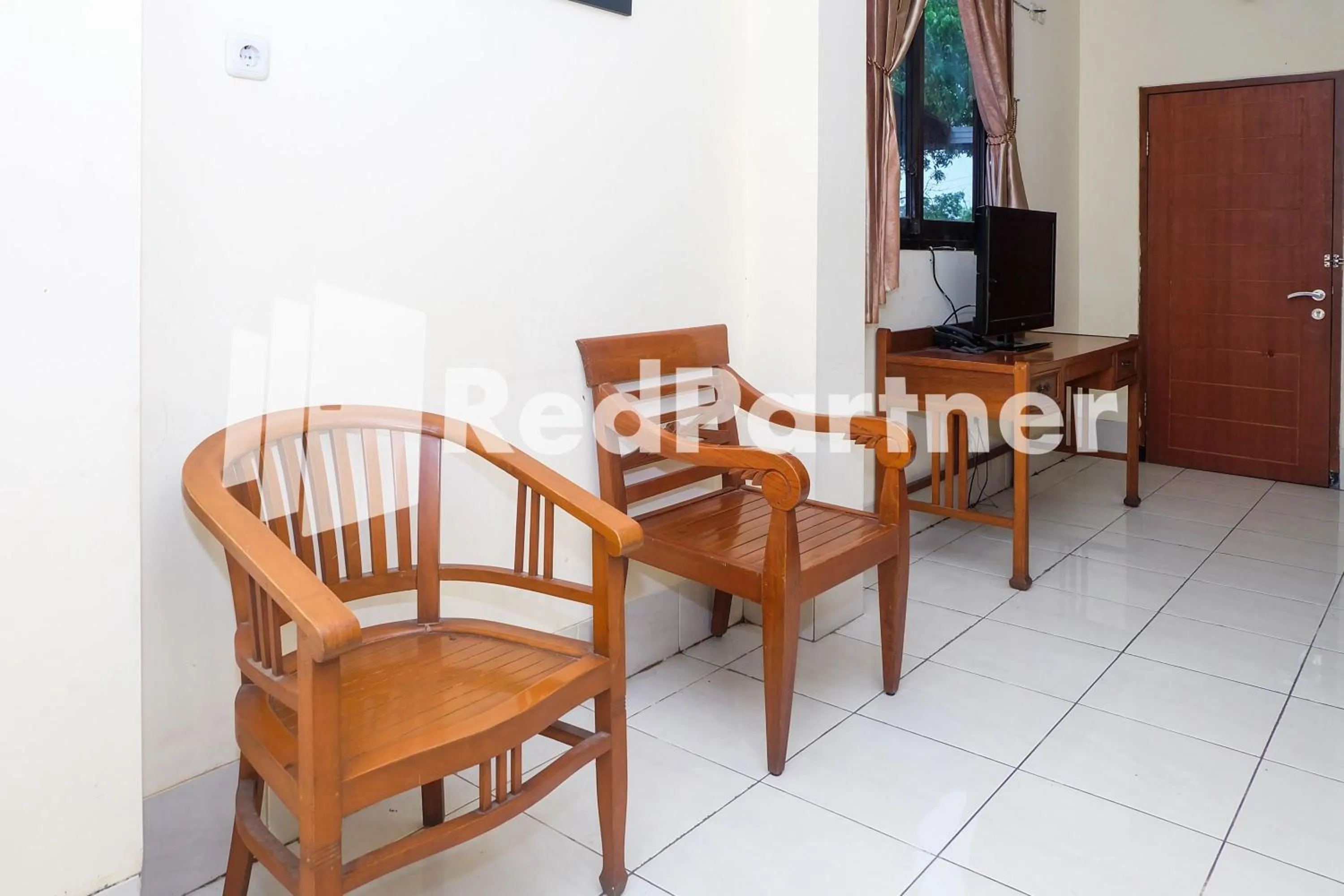 Bedroom in Hotel Sebelas at Jalan Palasari Mitra RedDoorz