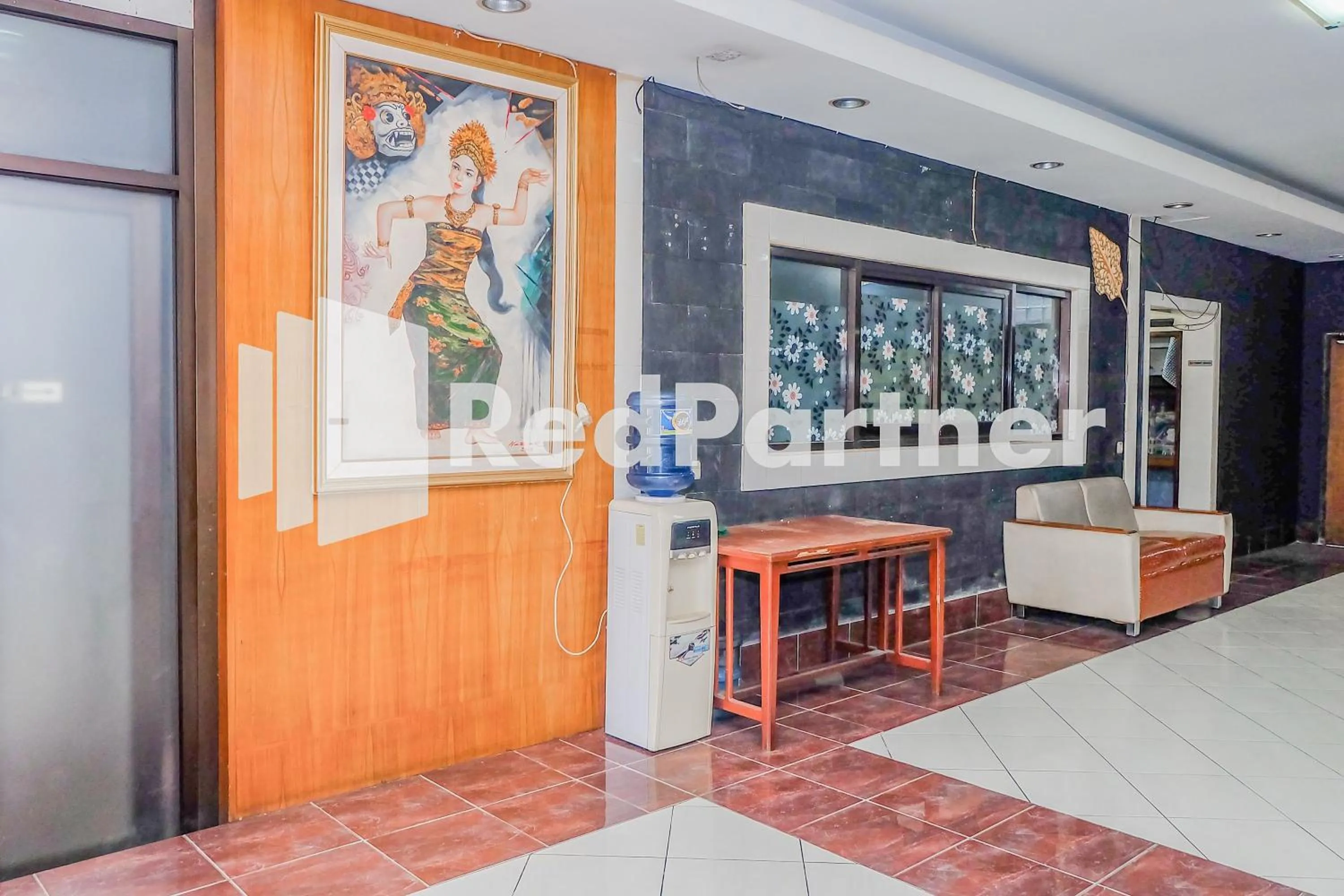 Living room in Hotel Sebelas at Jalan Palasari Mitra RedDoorz