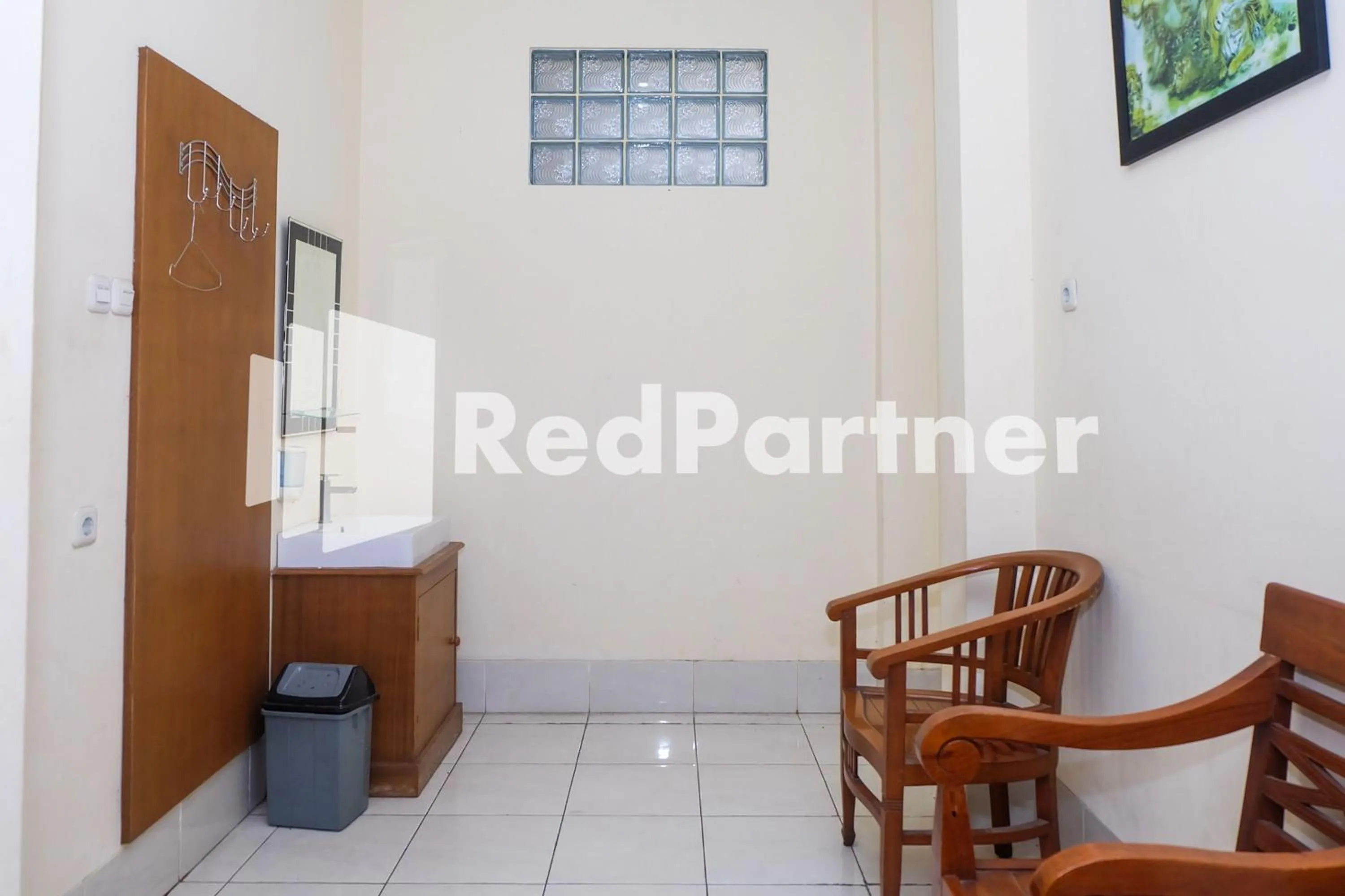 Bedroom in Hotel Sebelas at Jalan Palasari Mitra RedDoorz