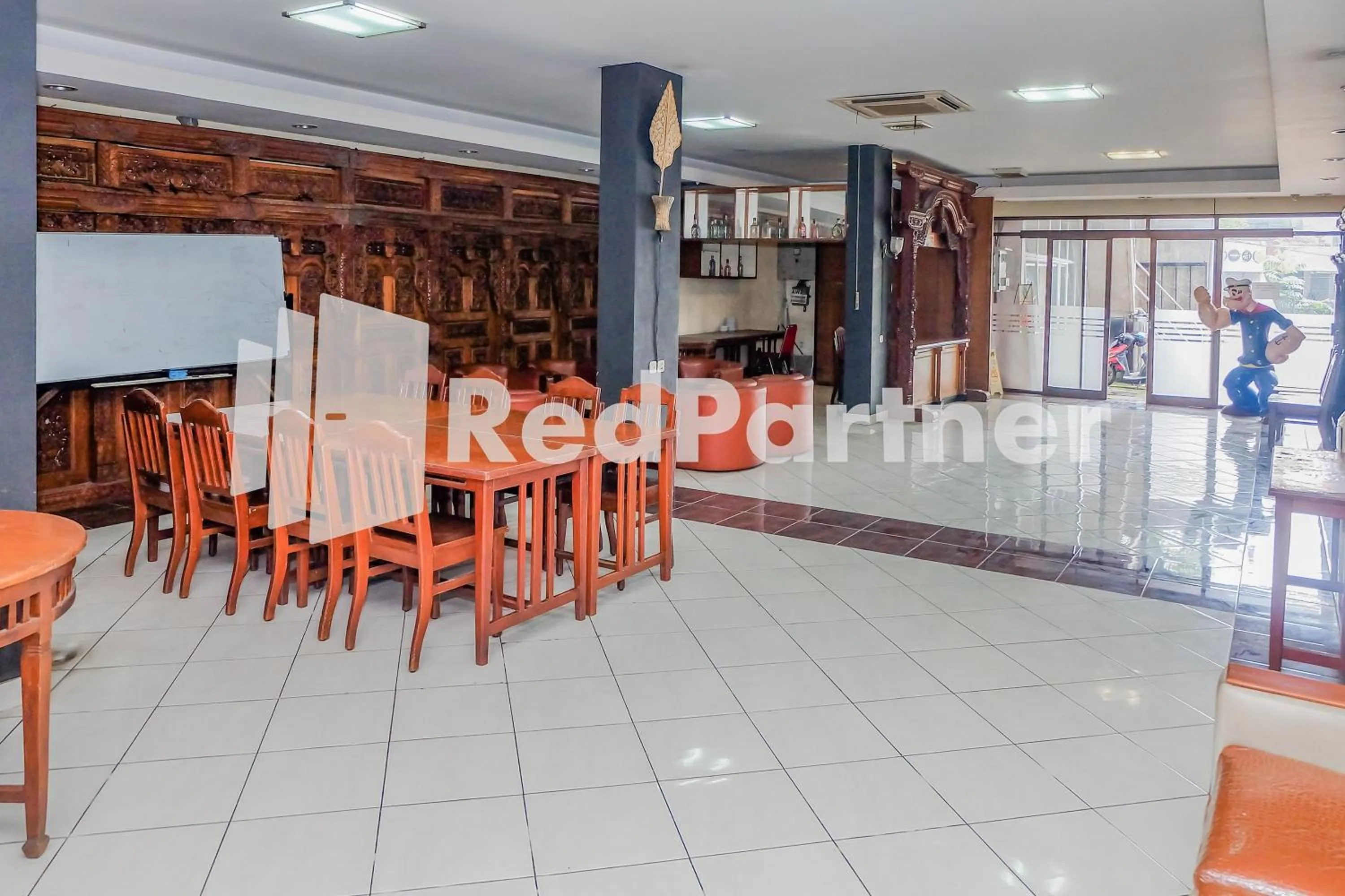 Restaurant/places to eat in Hotel Sebelas at Jalan Palasari Mitra RedDoorz
