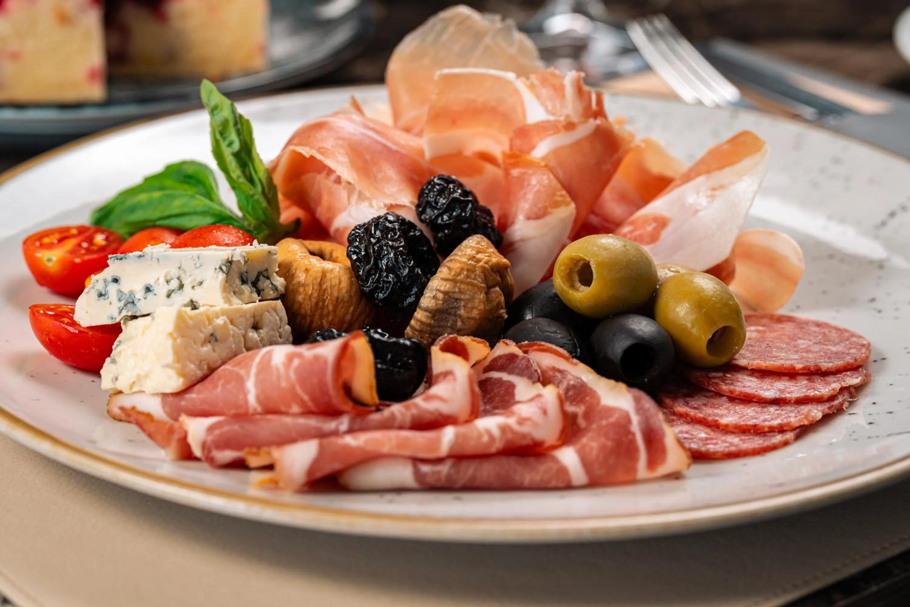 Restaurant/places to eat in Vivid Blue Serenity Resort