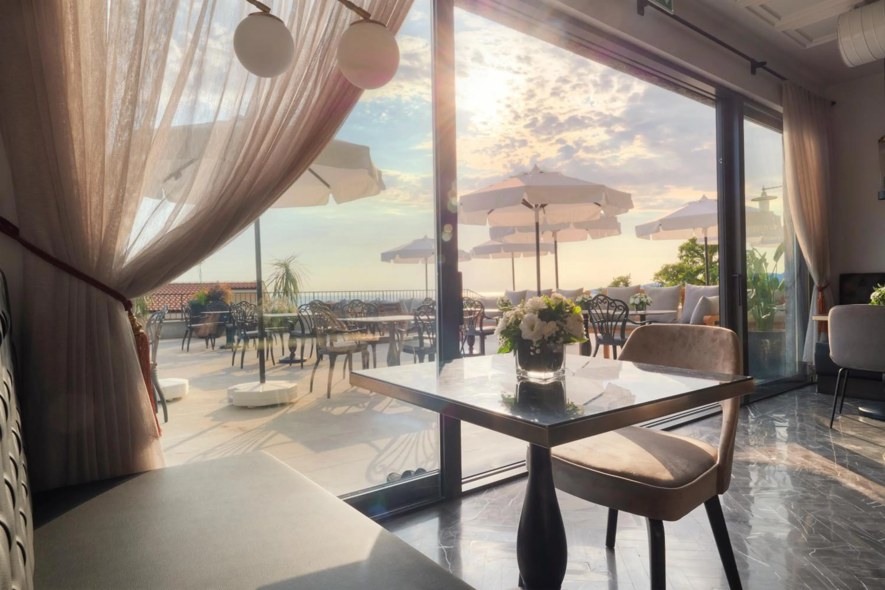 Restaurant/places to eat in Vivid Blue Serenity Resort