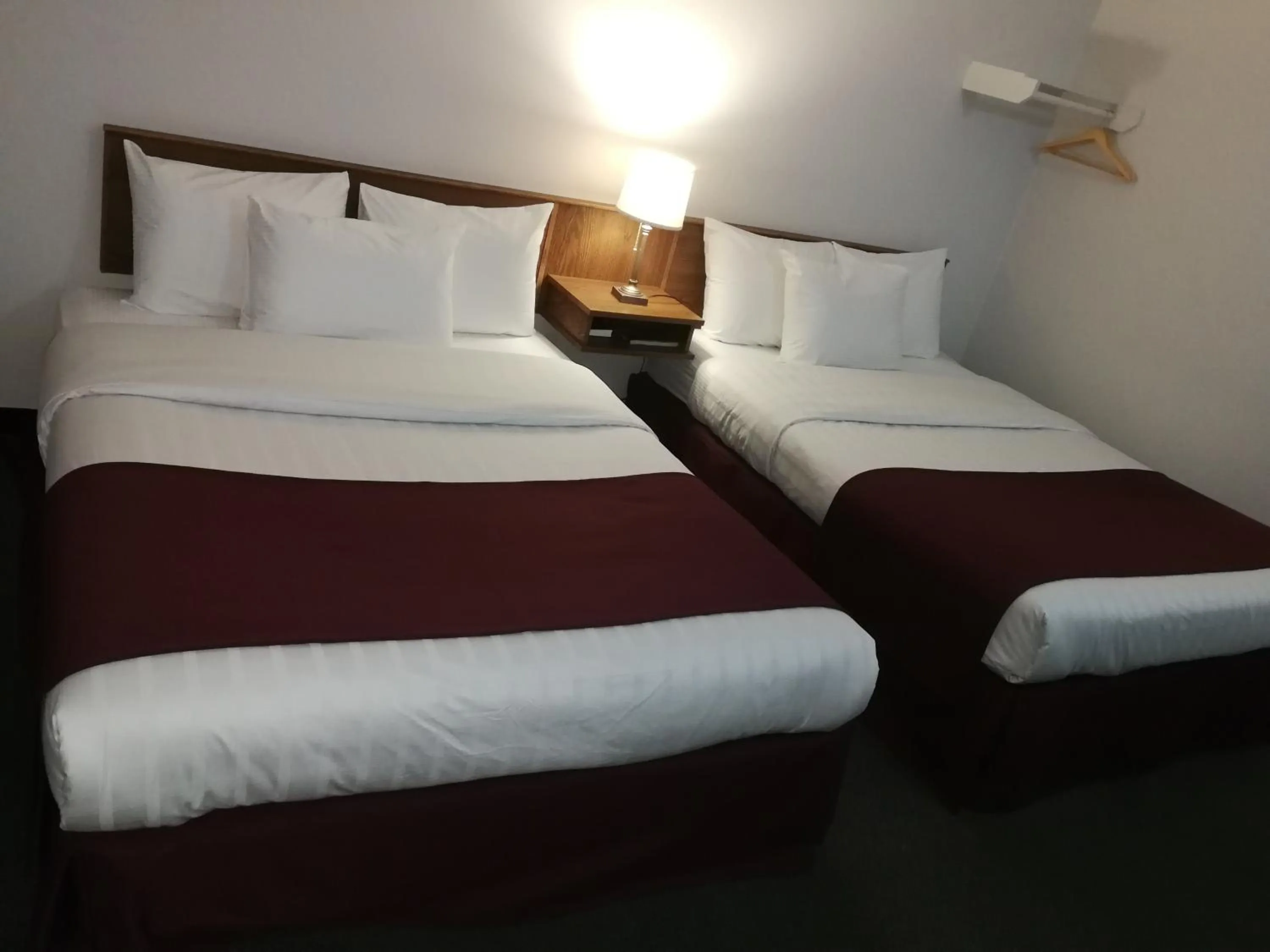 Bed in Sundowner Motel