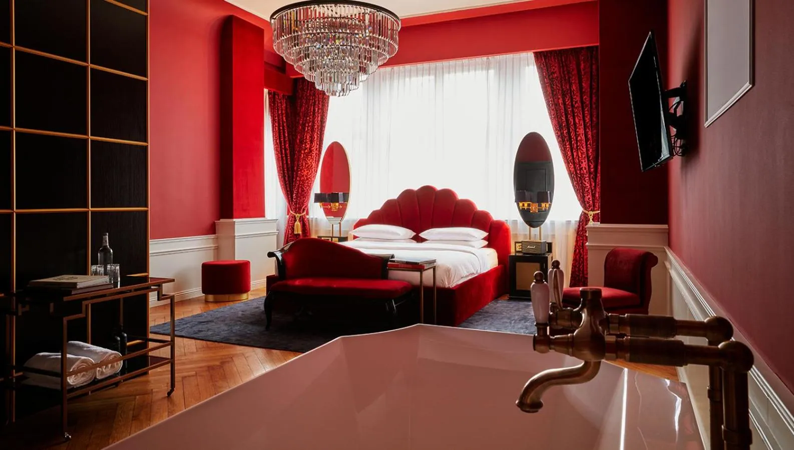 Photo of the whole room, Bed in Provocateur Berlin, part of Sircle Collection