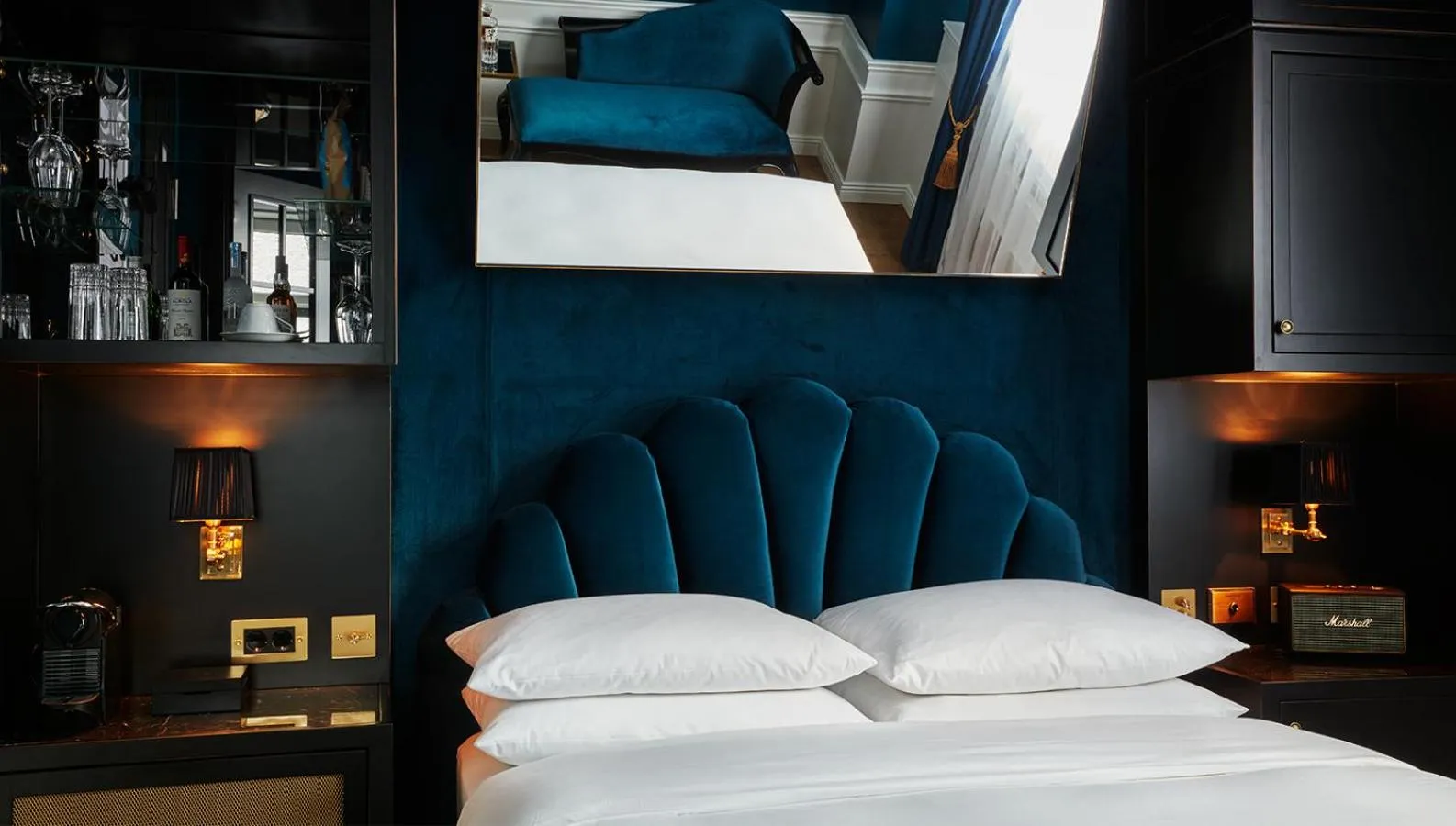 Photo of the whole room, Bed in Provocateur Berlin, part of Sircle Collection