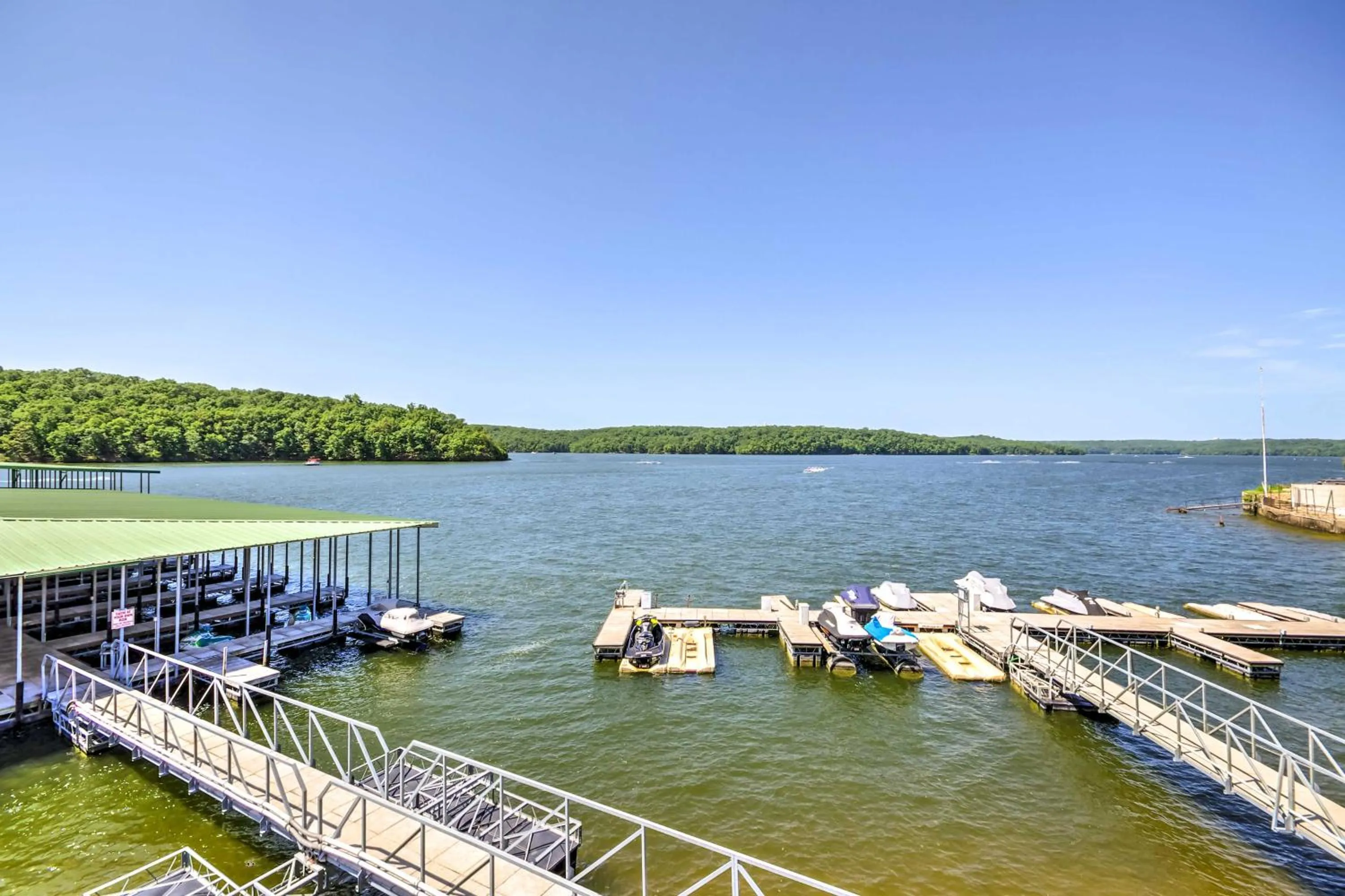 Lakefront Osage Beach Condo Balcony and Pool Access