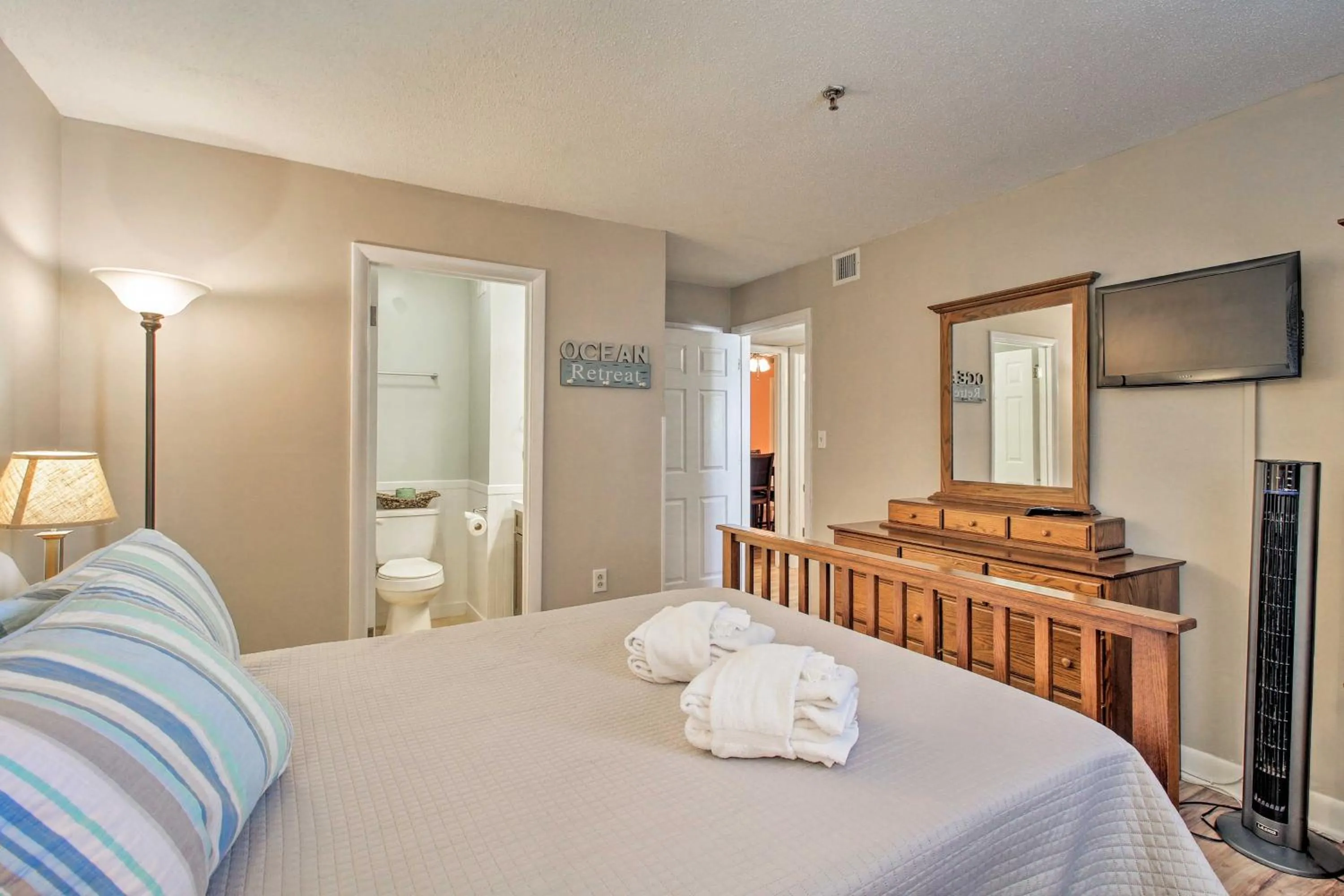 Bed in Long-Term Stays Welcome HH Island Resort Condo