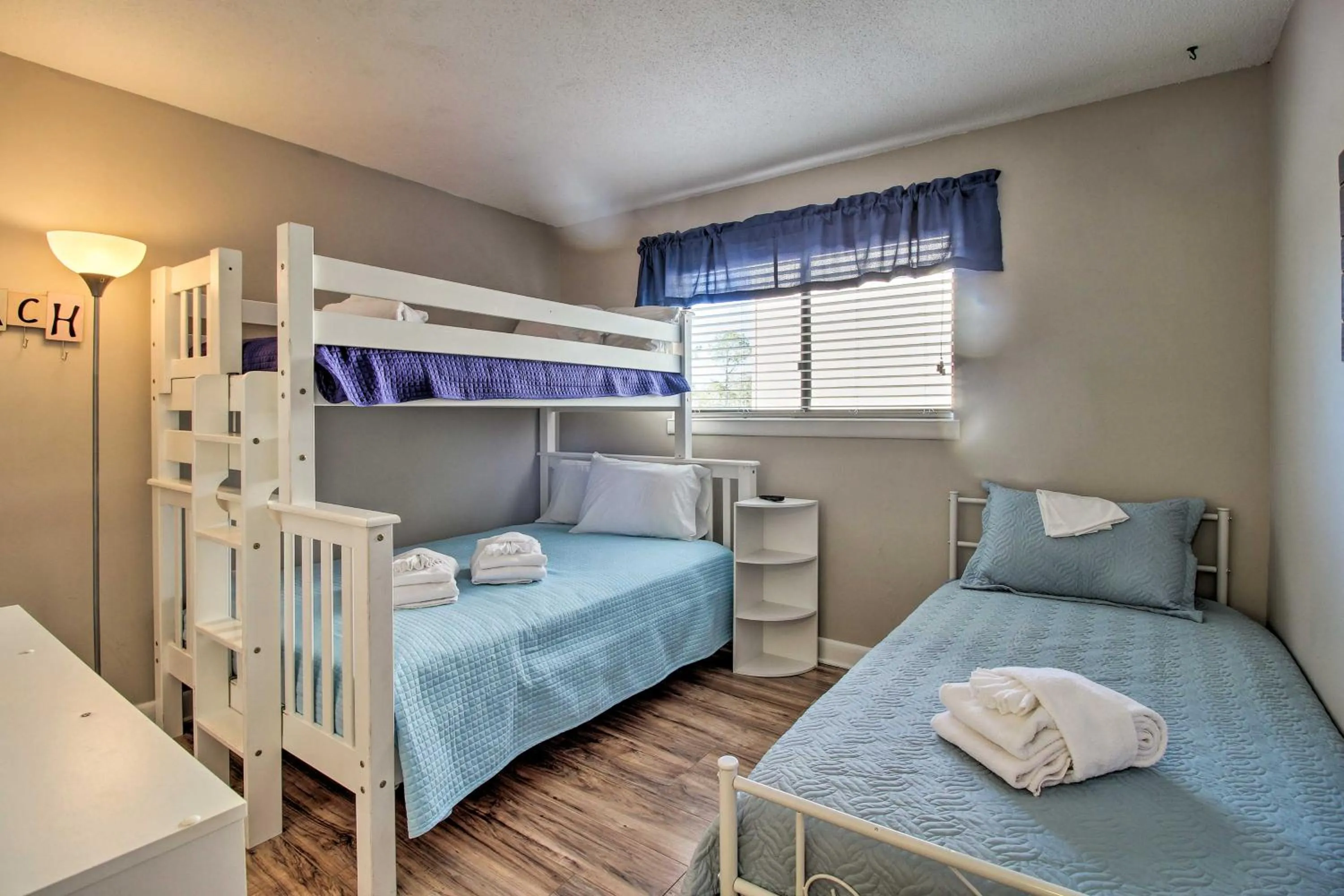 Bed in Long-Term Stays Welcome HH Island Resort Condo