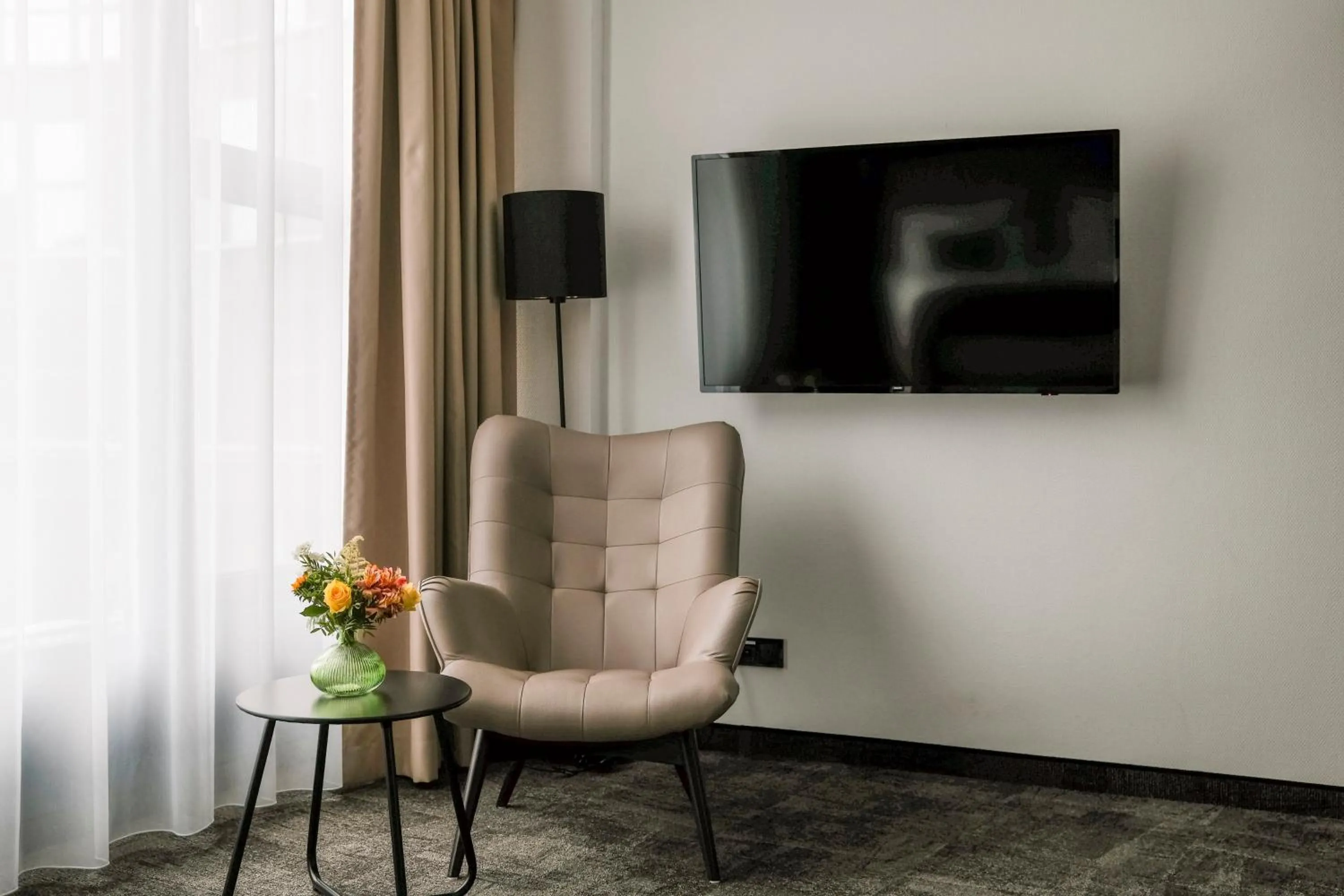 Communal lounge/ TV room in Hotel am Borsigturm