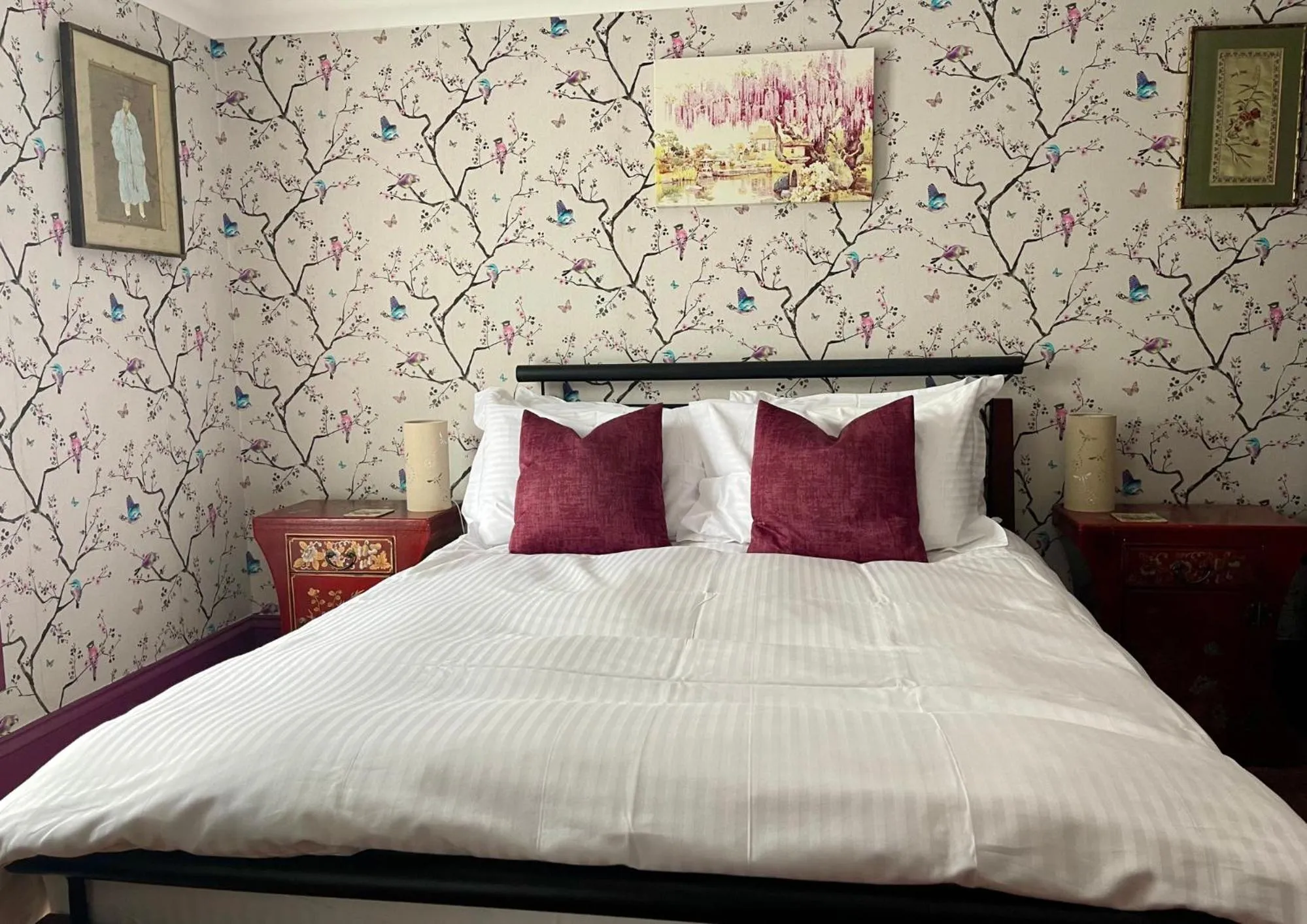 Bed in Ebenezer's Place