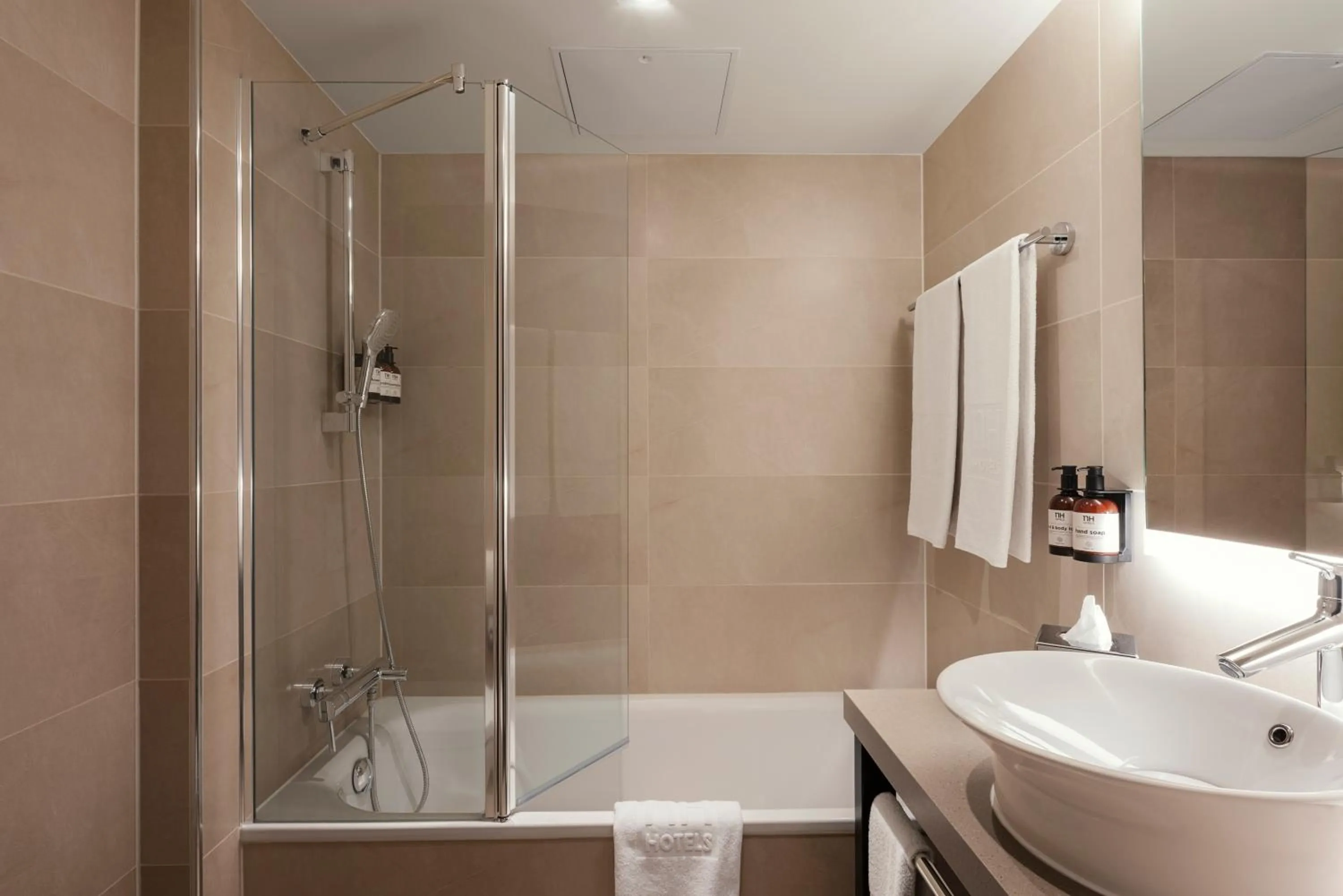 Toilet in NH Berlin Kurfürstendamm