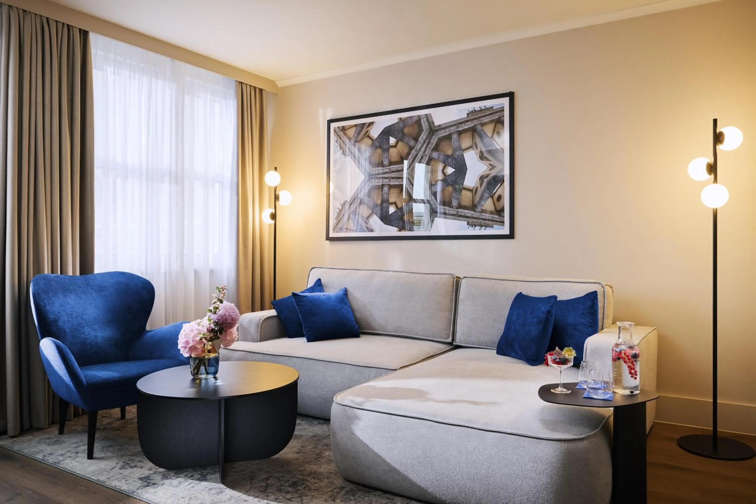 Photo of the whole room in NH Berlin Kurfürstendamm