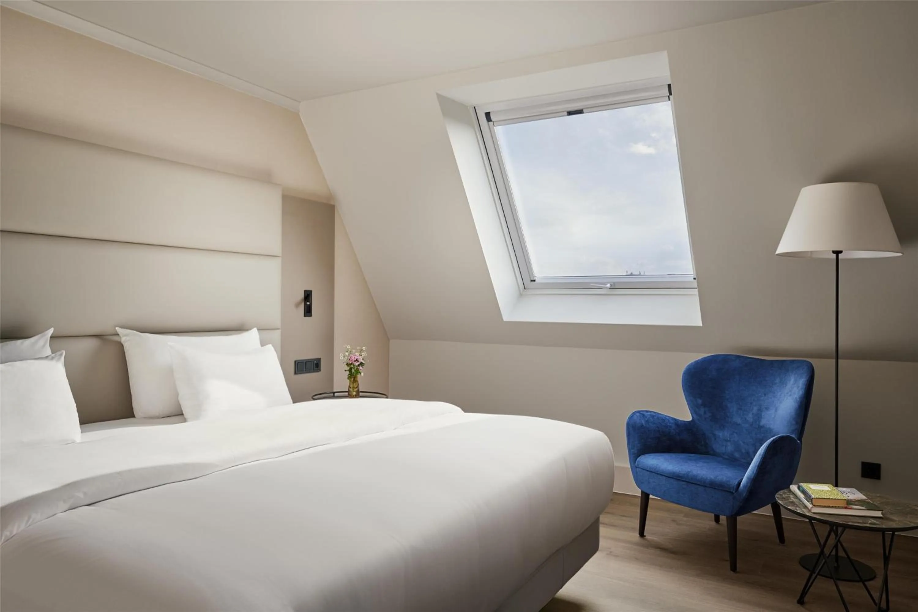 Bedroom, Bed in NH Berlin Kurfürstendamm