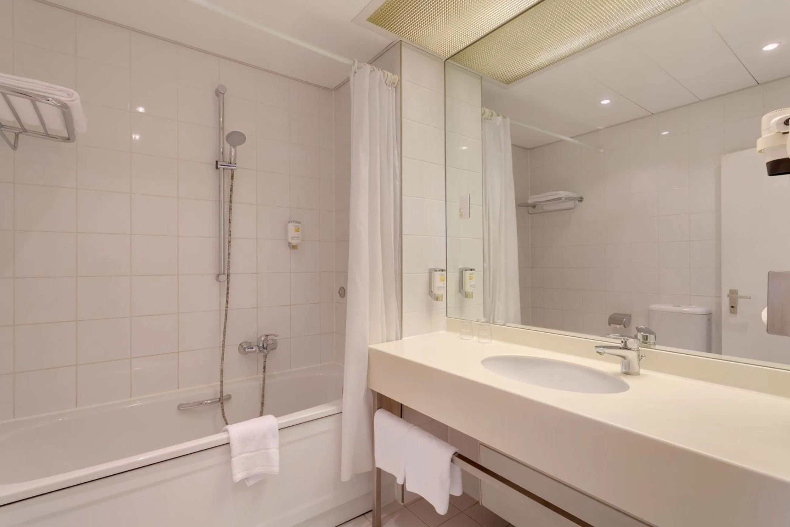 Shower in Sylter Hof Berlin