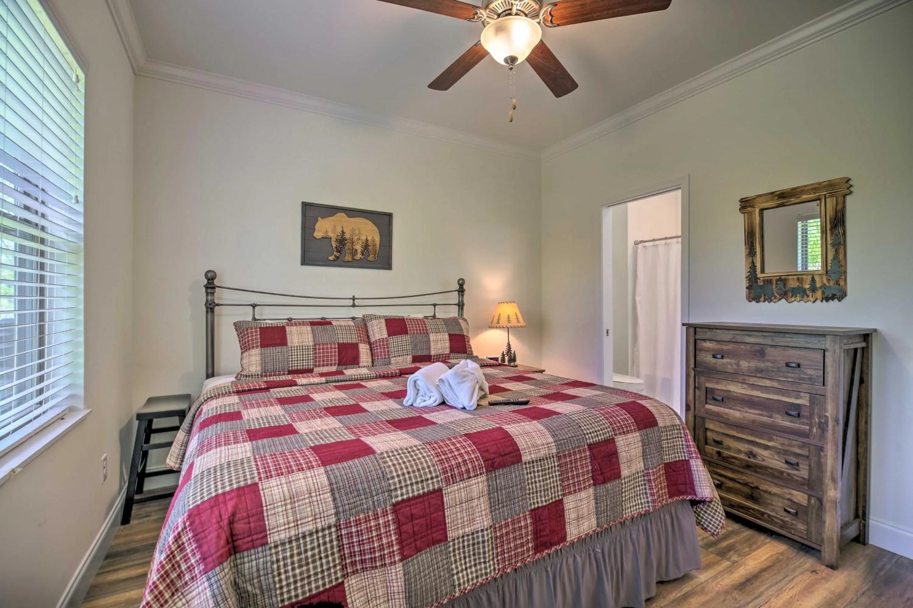 Bed in Townsend Condo with Pool, Great Smoky Mountain Views