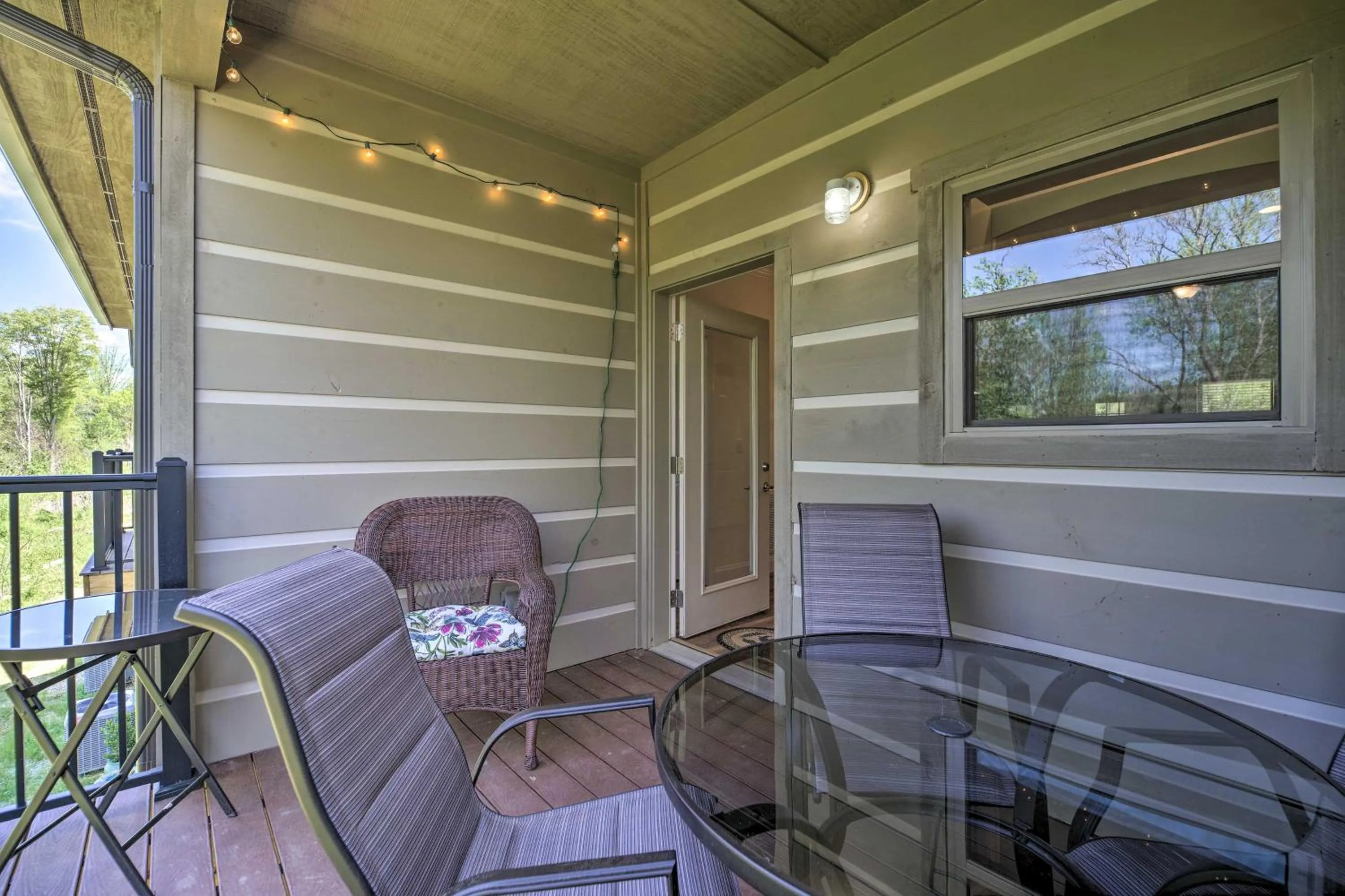 Townsend Condo with Pool, Great Smoky Mountain Views