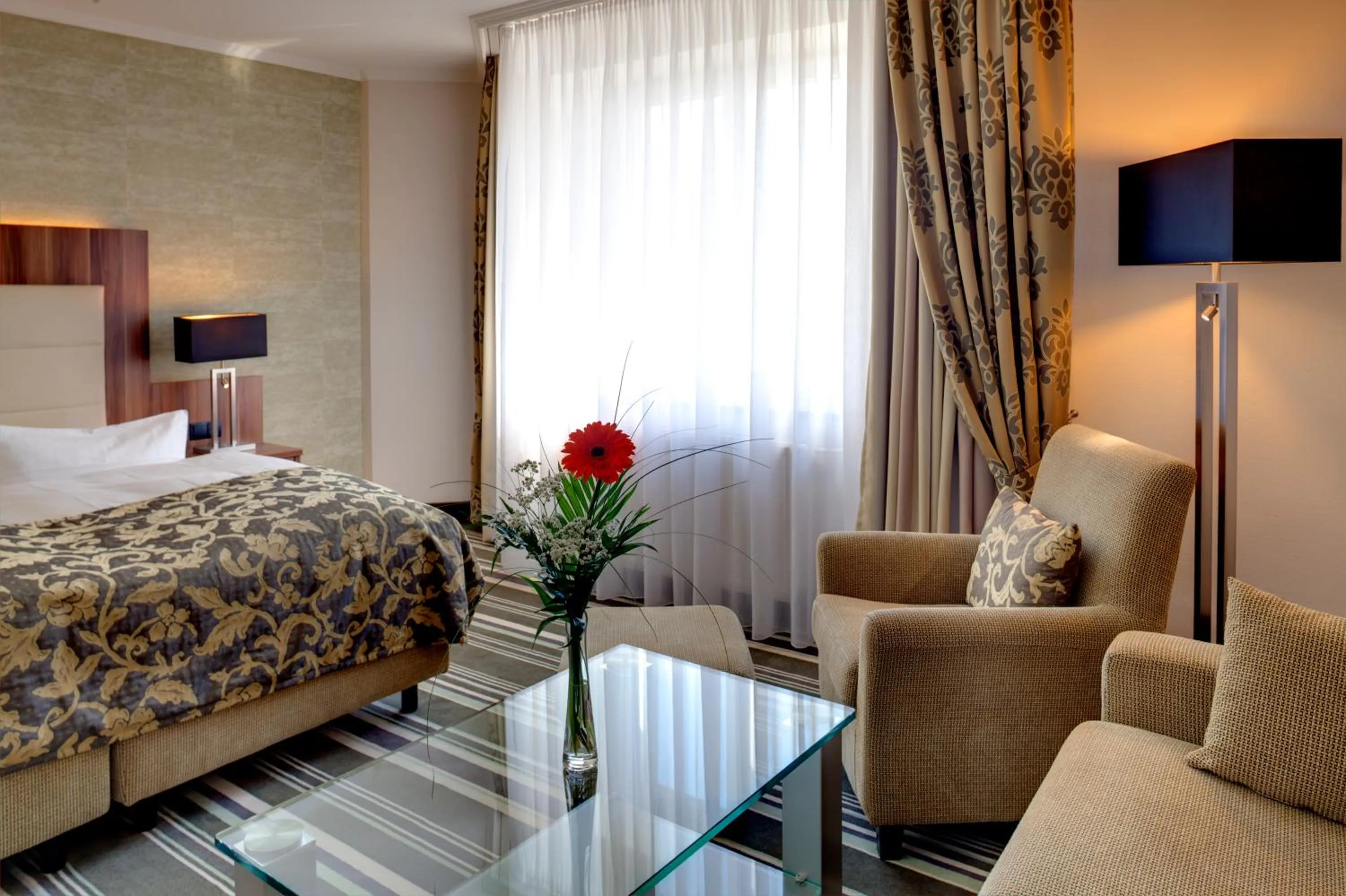 Seating area, Bed in Best Western Plus Hotel Böttcherhof