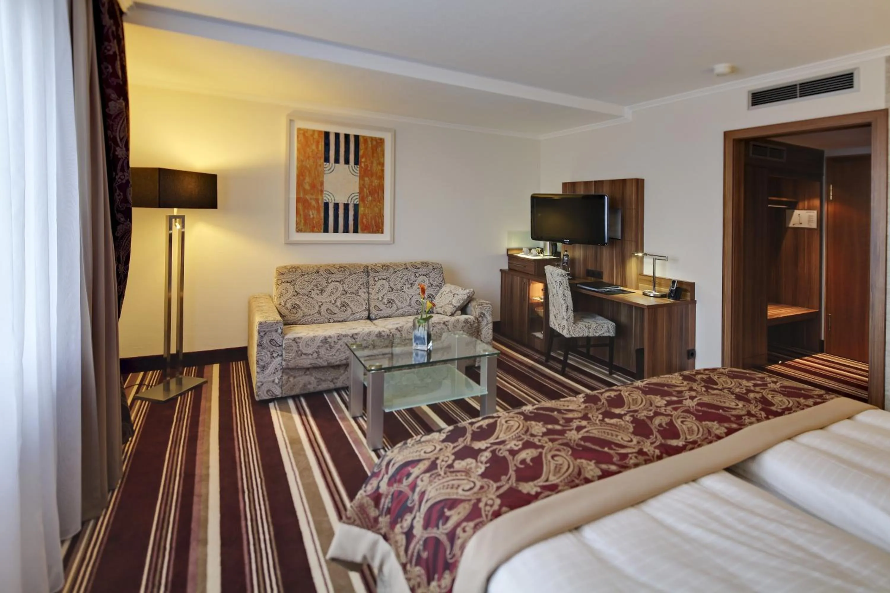 Photo of the whole room, Bed in Best Western Plus Hotel Böttcherhof