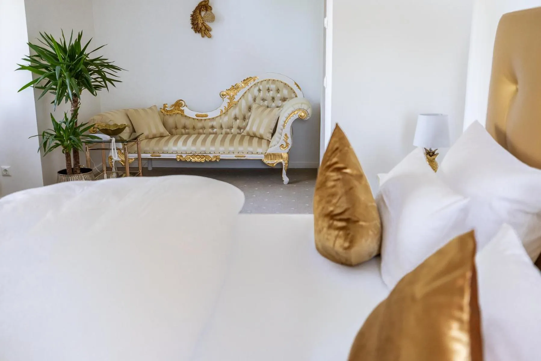 Seating area, Bed in Schloss Breitenfeld Hotel & Tagung