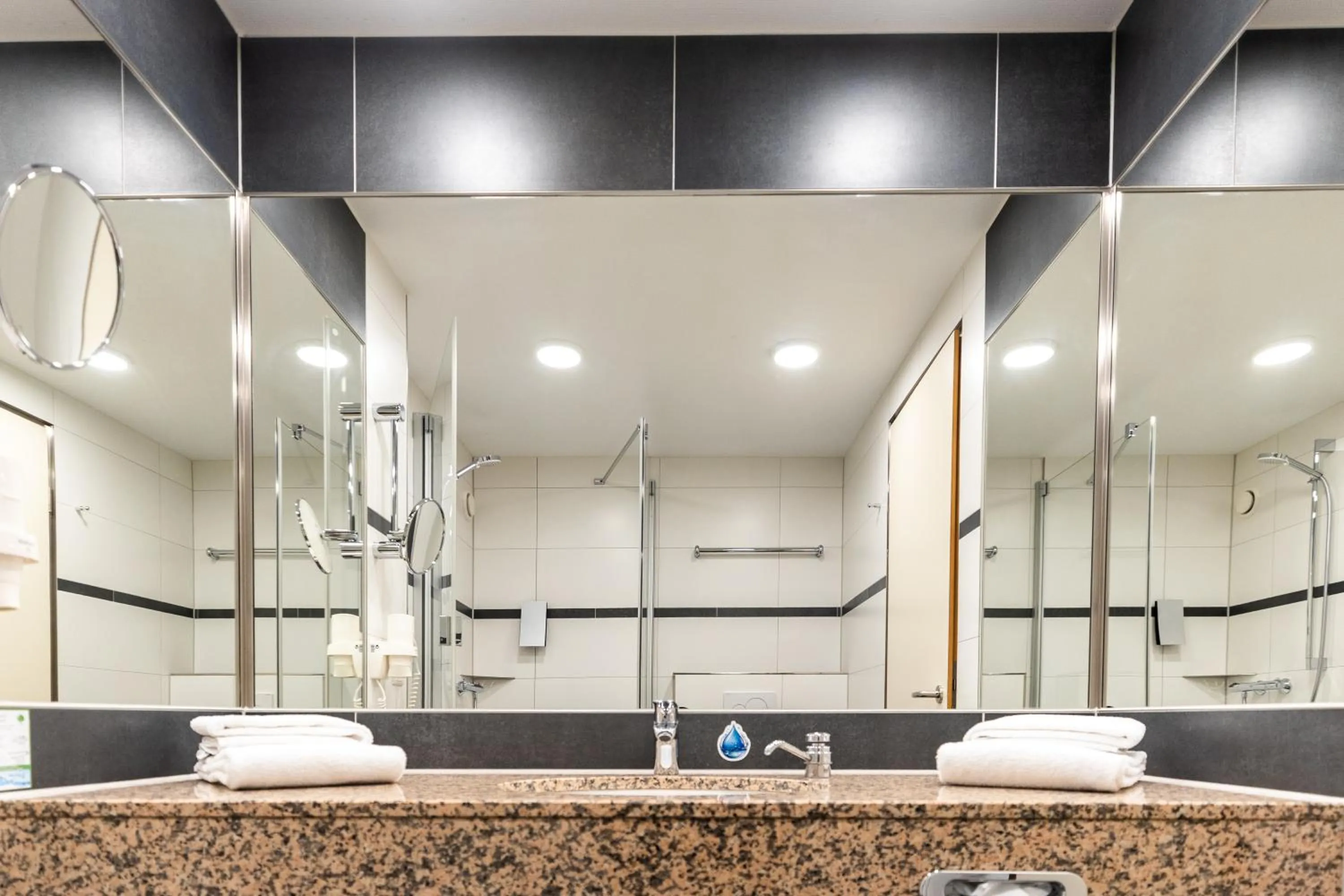 Shower in Globana Airport Hotel