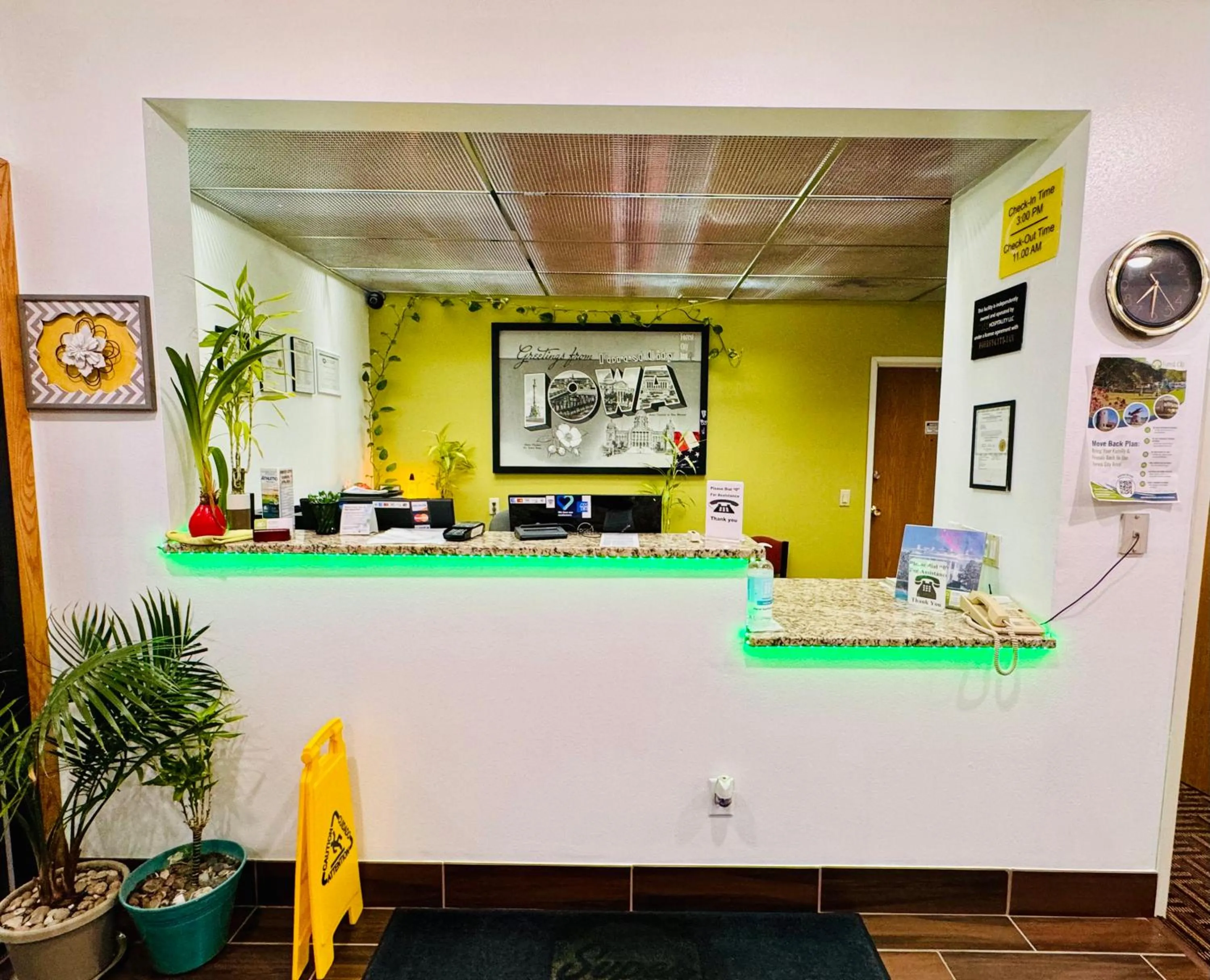 Lobby or reception in Forest City Inn