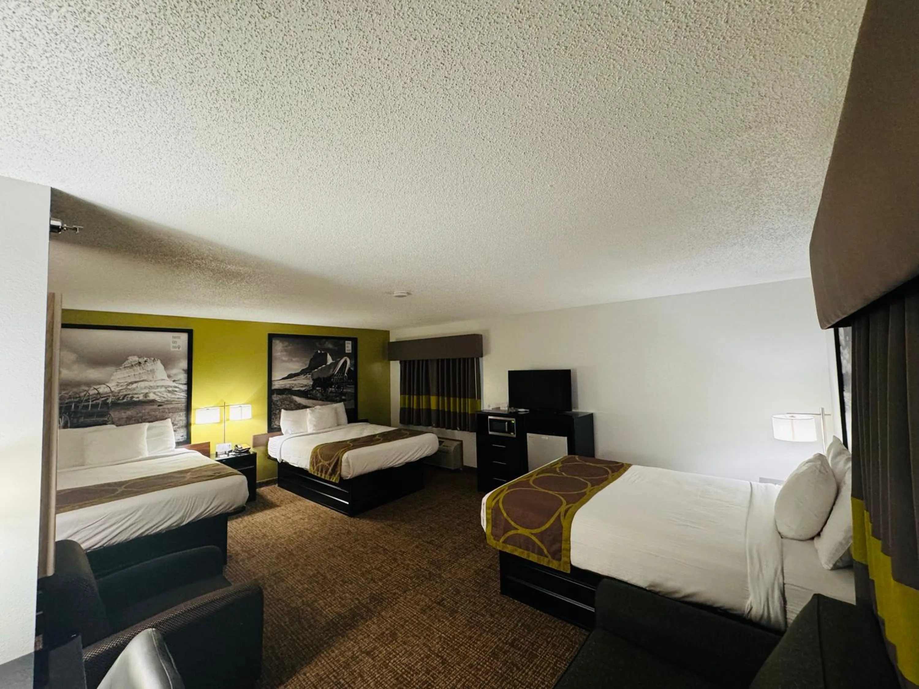 Bed in Forest City Inn