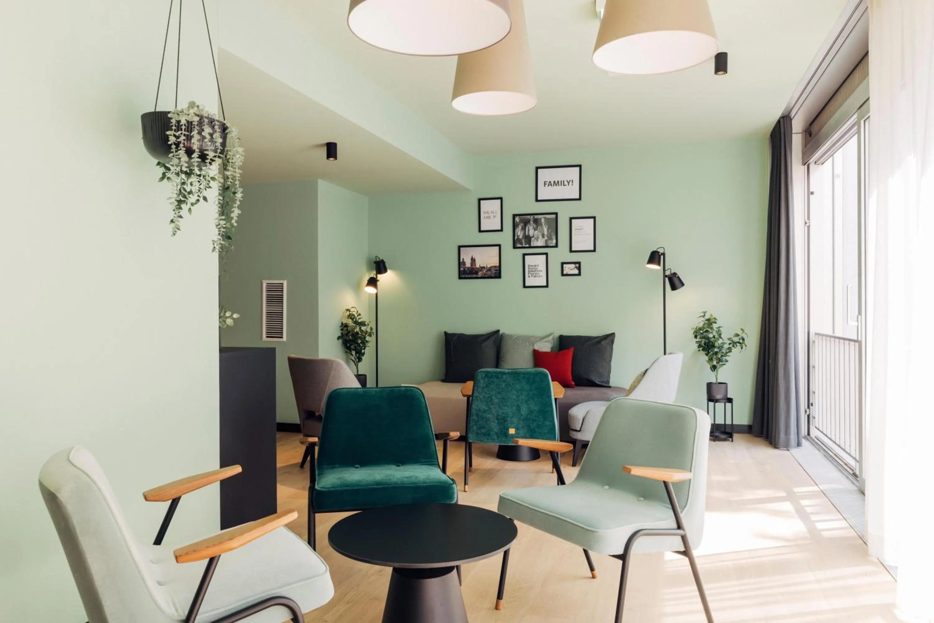 Restaurant/places to eat in harry's home Berlin-Moabit hotel & apartments