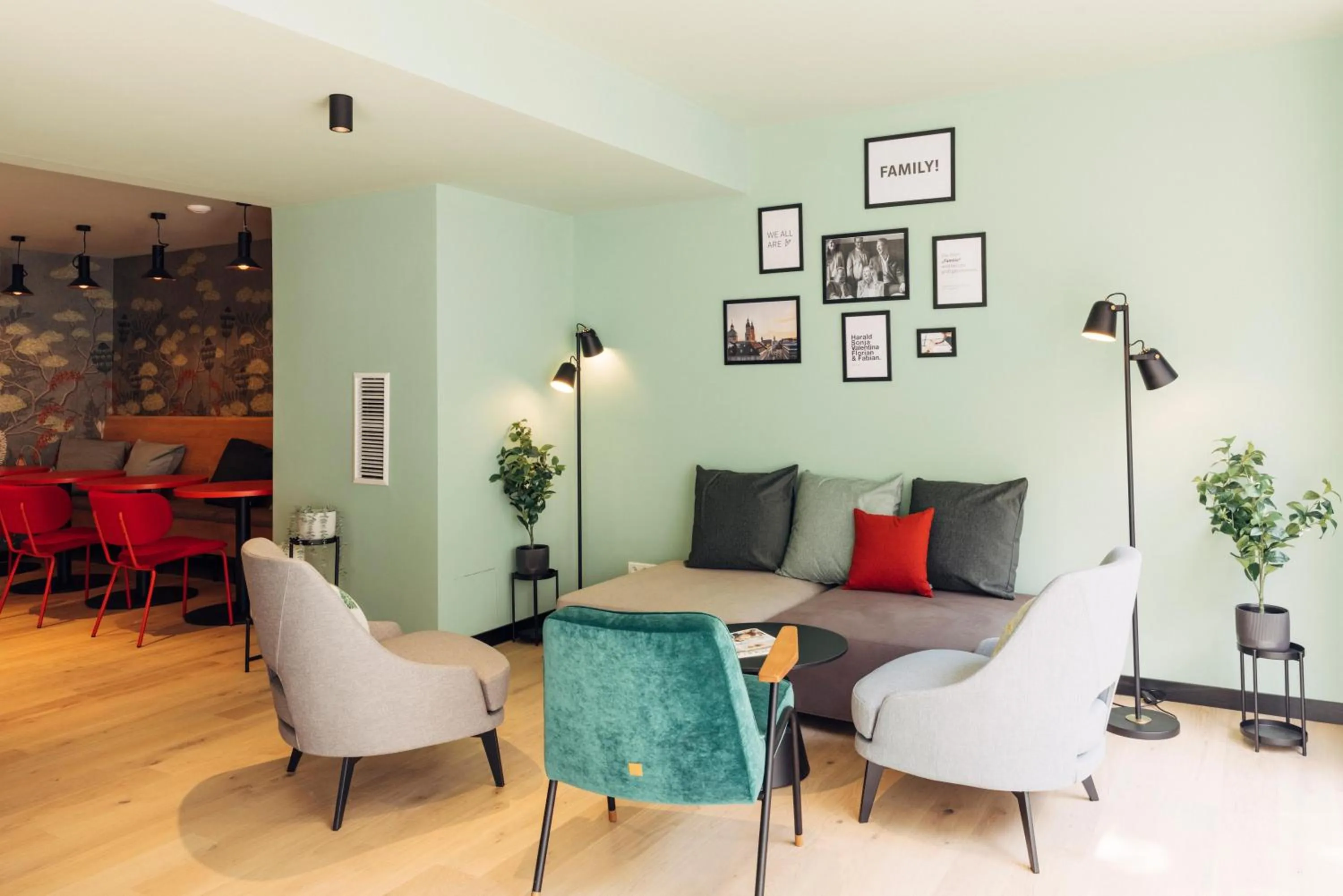 Restaurant/places to eat in harry's home Berlin-Moabit hotel & apartments