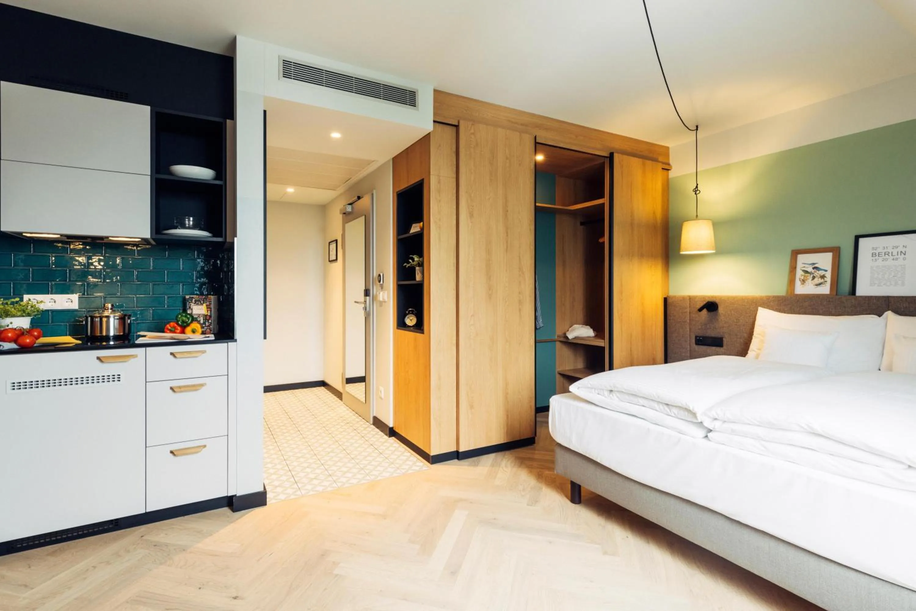 Photo of the whole room, Bed in harry's home Berlin-Moabit hotel & apartments