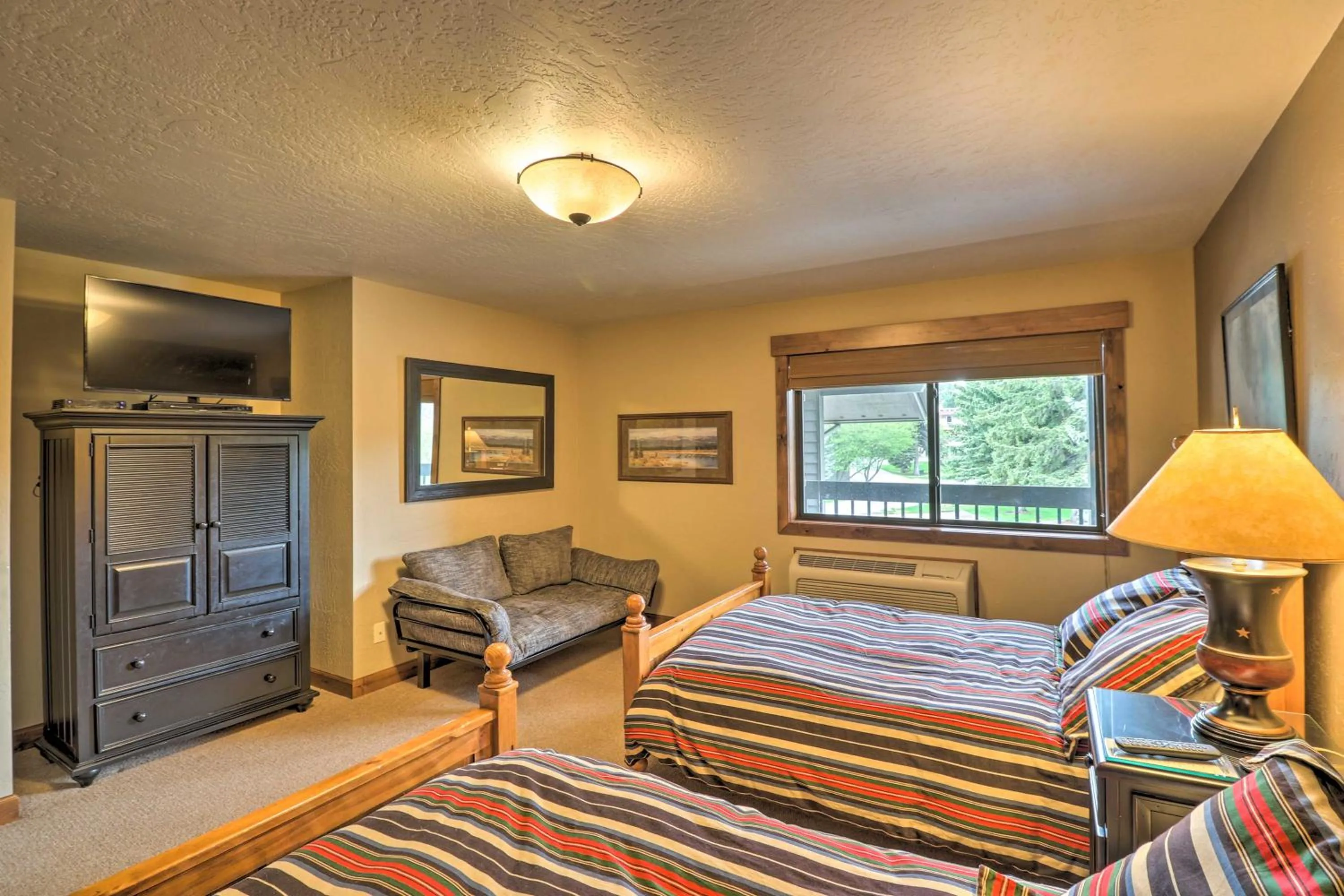 Bed in Expansive Bigfork Resort Retreat on Flathead Lake!