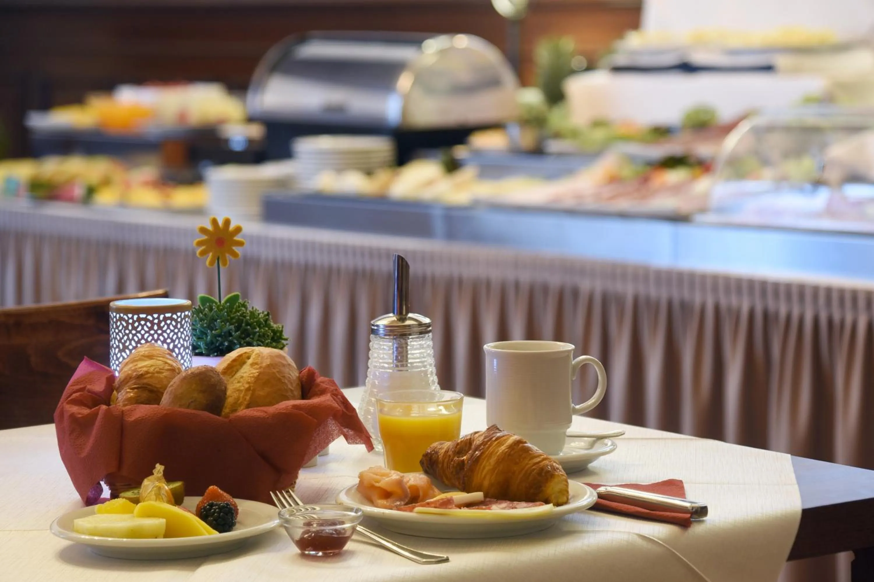 Restaurant/places to eat in Hotel Tiergarten Berlin