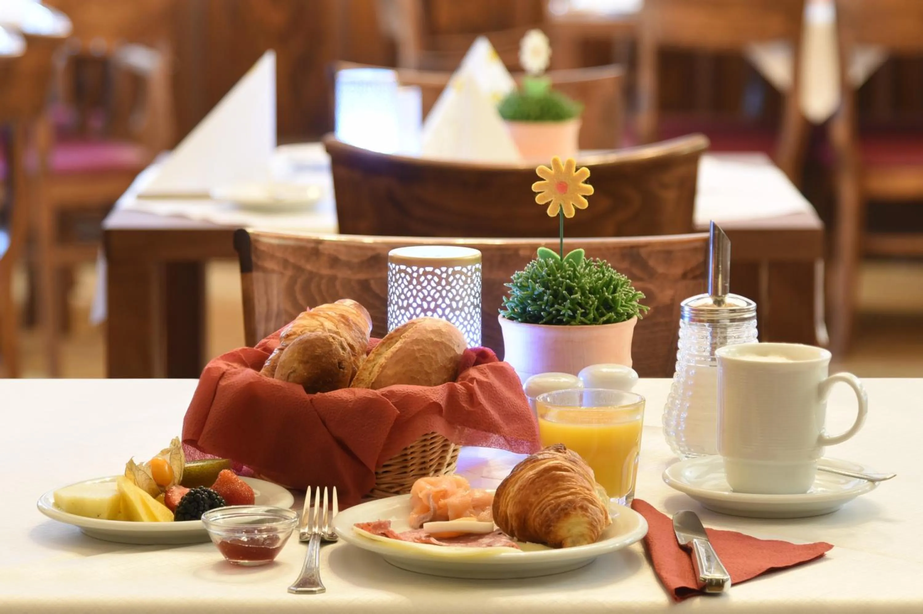 Buffet breakfast in Hotel Tiergarten Berlin