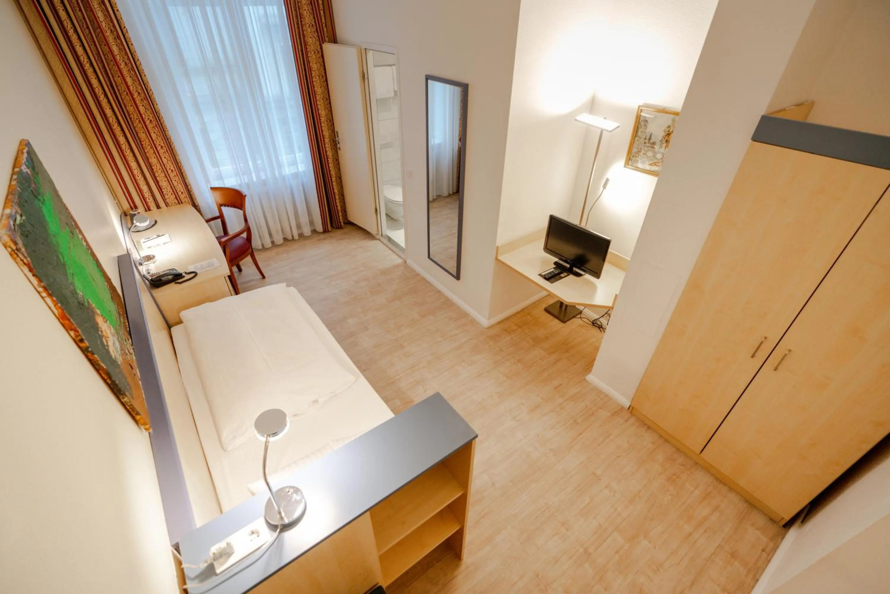 Photo of the whole room in Hotel Tiergarten Berlin