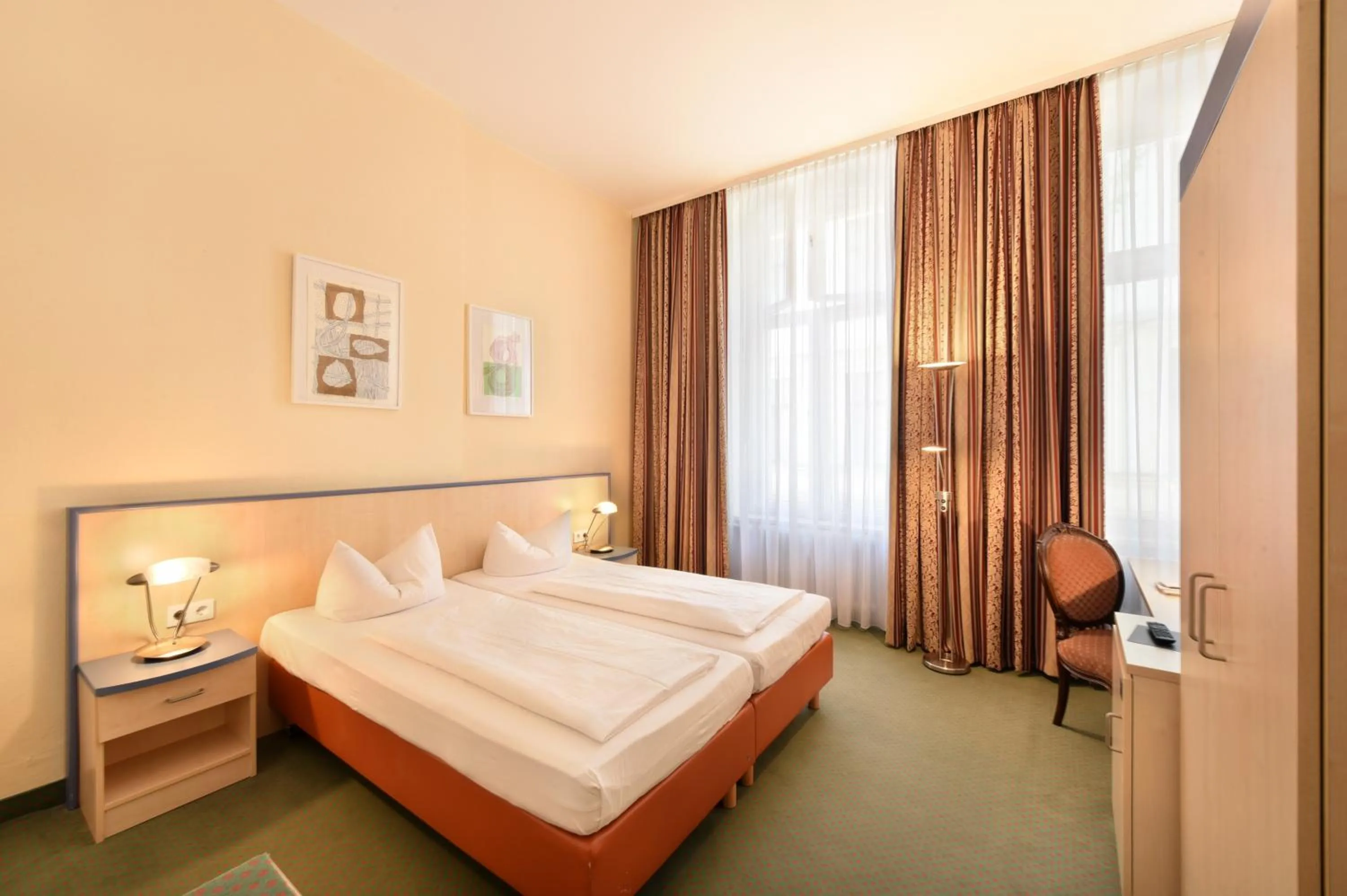 Photo of the whole room in Hotel Tiergarten Berlin