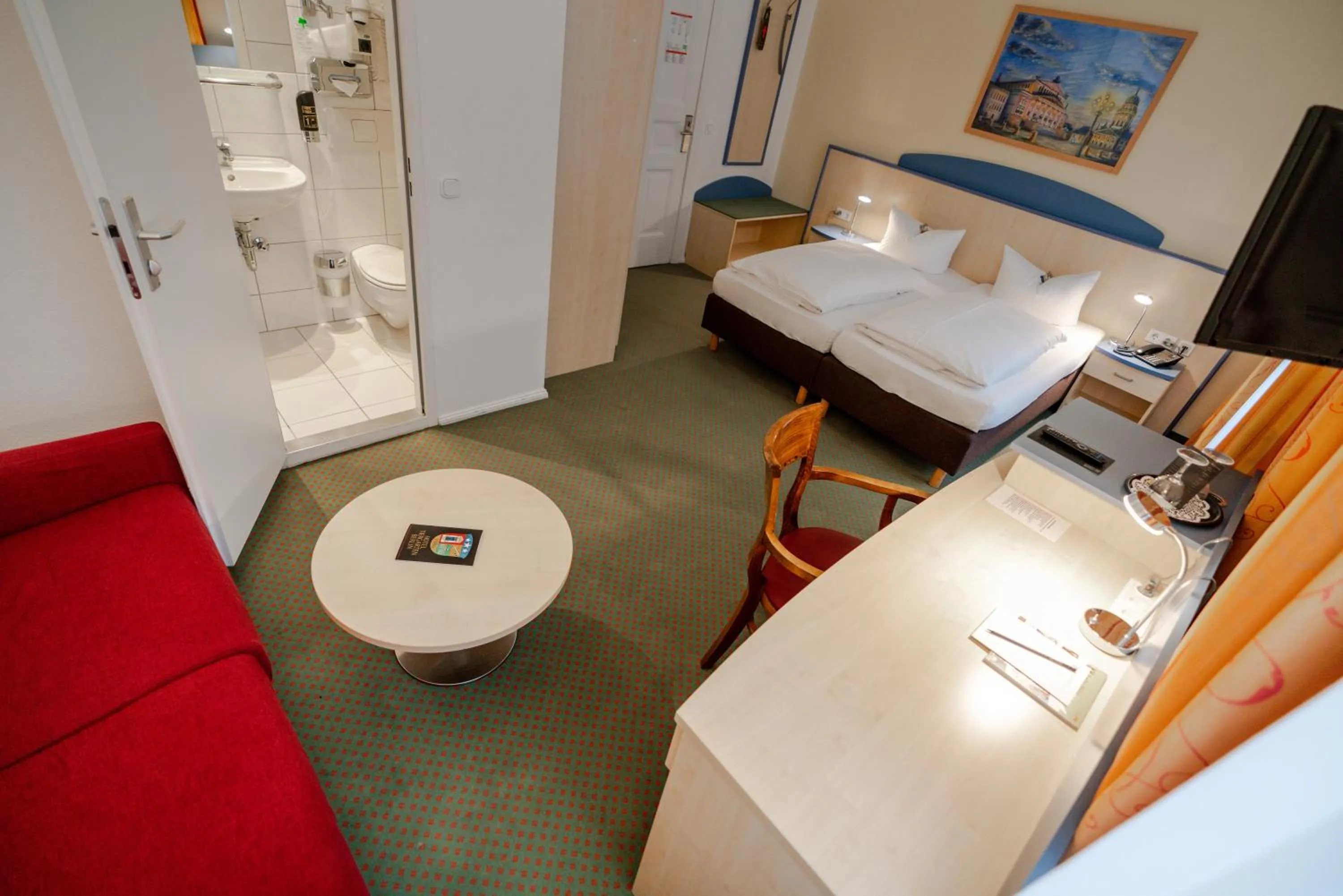Photo of the whole room in Hotel Tiergarten Berlin