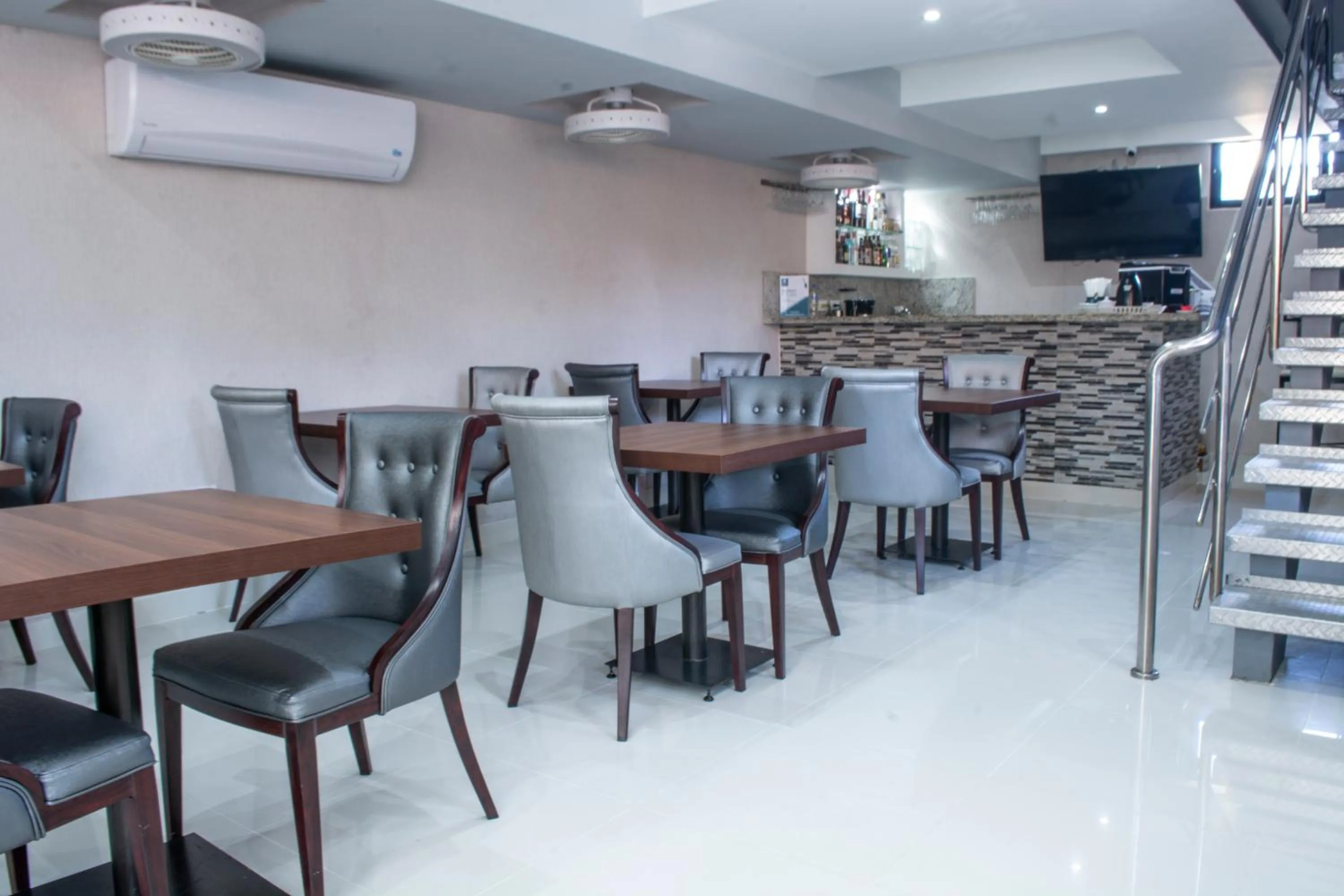 Malecon Premium Rooms & Hotel