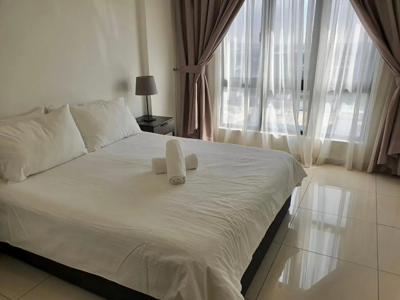 Bed in Emira Residence Seksyen 13 Shah Alam by Lodge Alpha LaVista