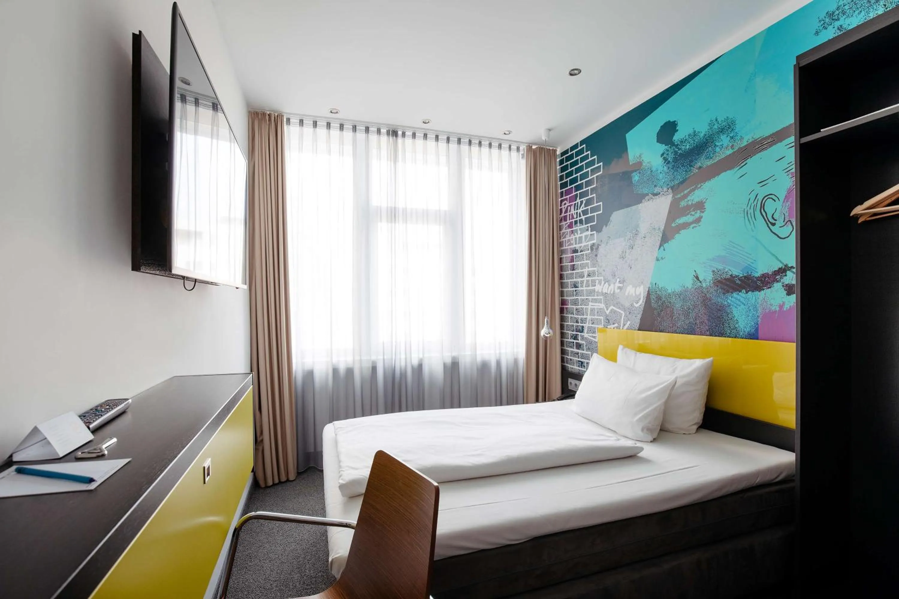 TV and multimedia, Bed in Hotel Berlin, Berlin, a member of Radisson Individuals